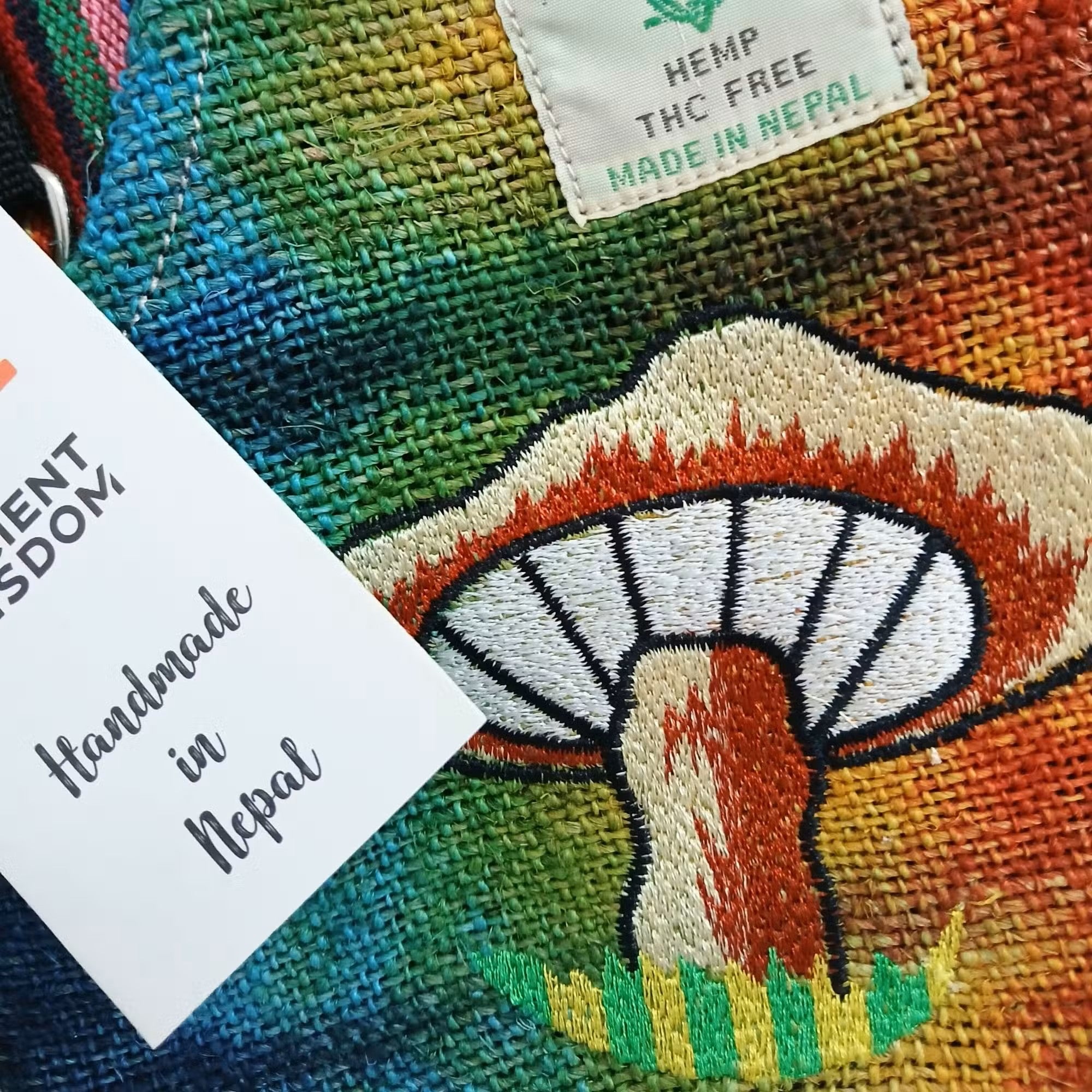 Boho Hanf-Umhängetasche „Orange Mushroom“ – Handgefertigte Partytasche mit Pilz-Stickerei