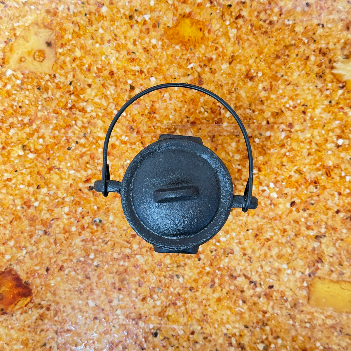 Massiver Gusseisen-Räucherkessel mit Pentagramm inkl. Deckel – (750g Edition, Höhe 11,5 cm)