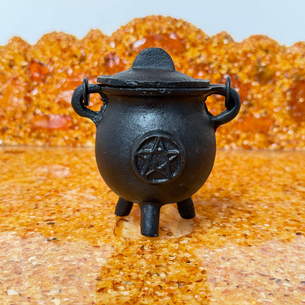Massiver Gusseisen-Räucherkessel mit Pentagramm inkl. Deckel – (750g Edition, Höhe 11,5 cm)