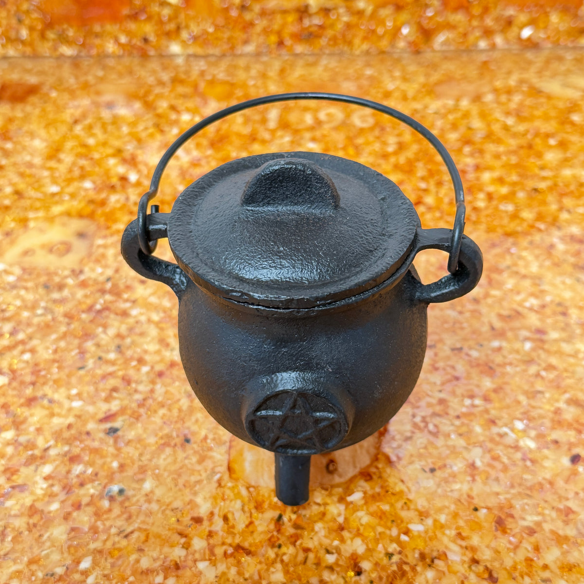 Massiver Gusseisen-Räucherkessel mit Pentagramm inkl. Deckel – (750g Edition, Höhe 11,5 cm)