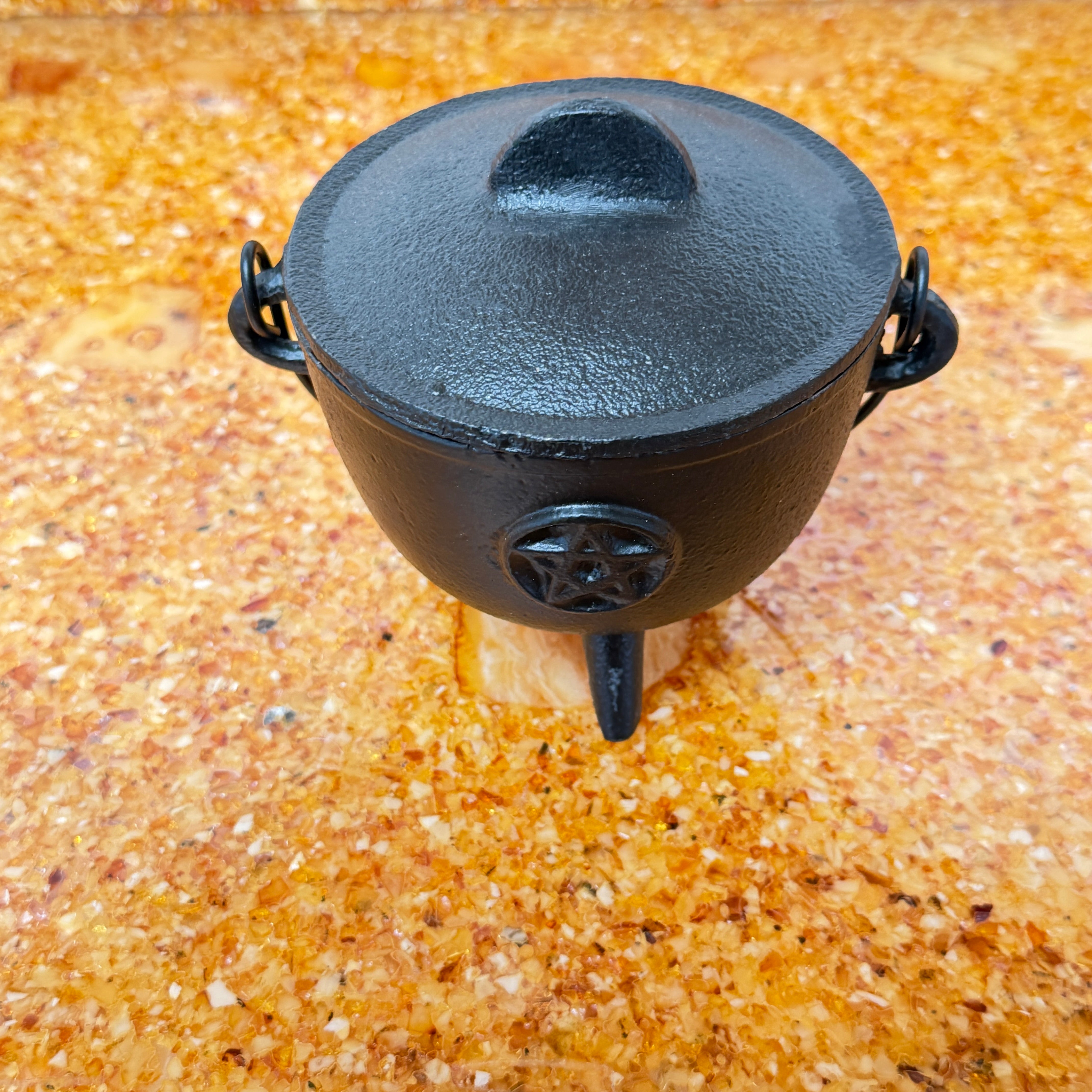 Massiver Gusseisen-Räucherkessel mit Pentagramm inkl. Deckel – (1,1 kg Edition, Höhe 12,5 cm)