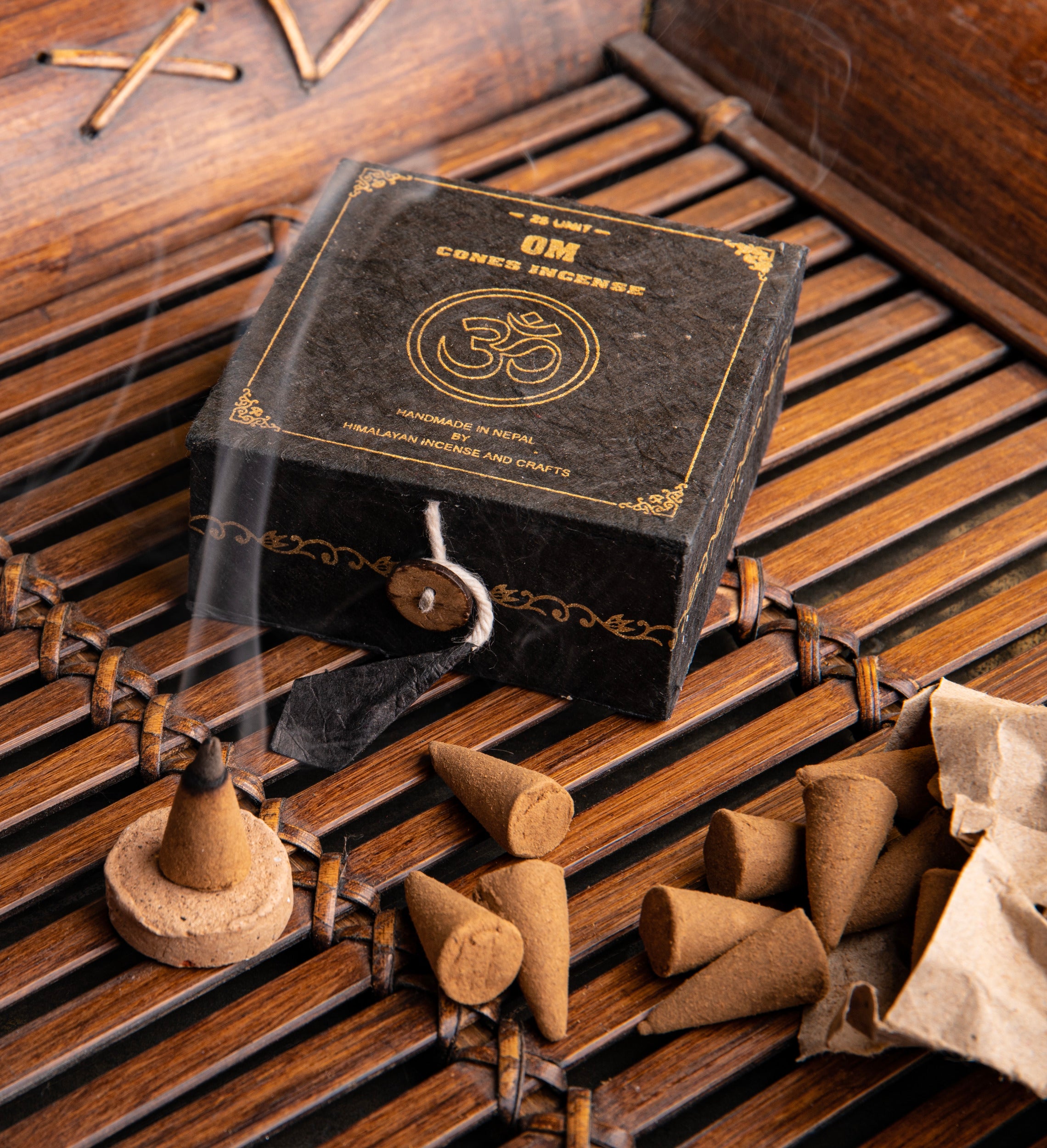 Räucherkegel - OM - in schwarzer Box - 25 St.