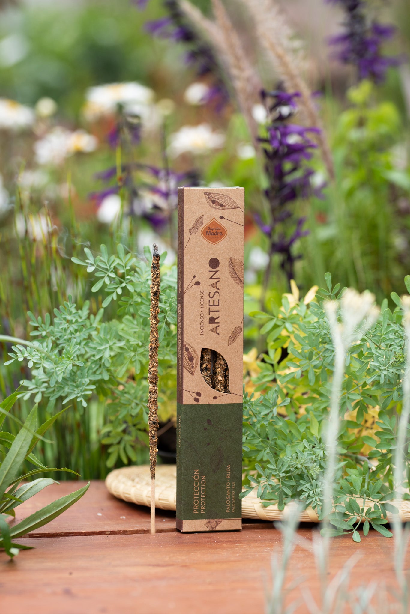 Sagrada Madre - Artesano - Palo Santo & Weinraute - Räucherstäbchen