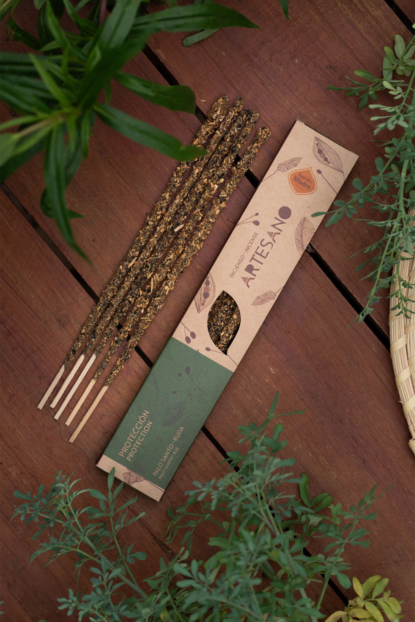 Sagrada Madre - Artesano - Palo Santo & Weinraute - Räucherstäbchen