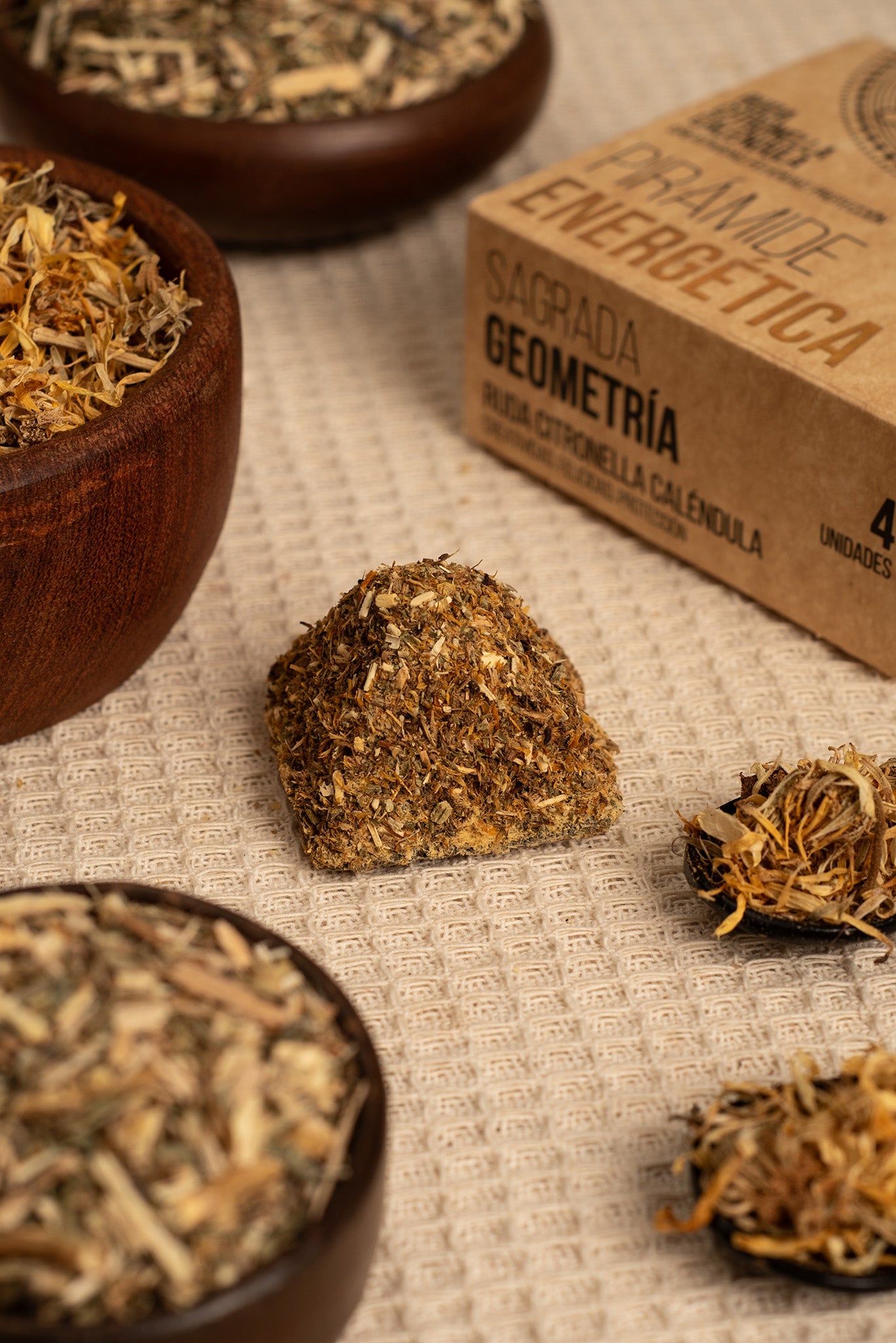 Sagrada Madre - Energética - Räucherpyramiden Citronella, Ringelblume & Ruda