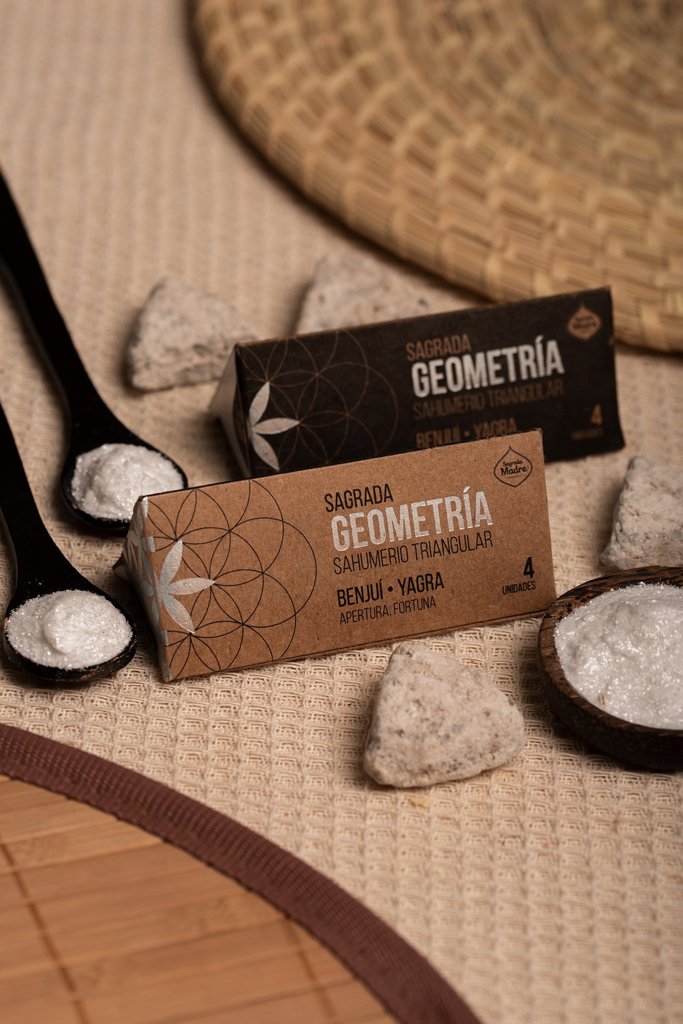 Sagrada Madre - Sacred Geometry - Dreieck-Räucherkegel - Benzoe & Yagra