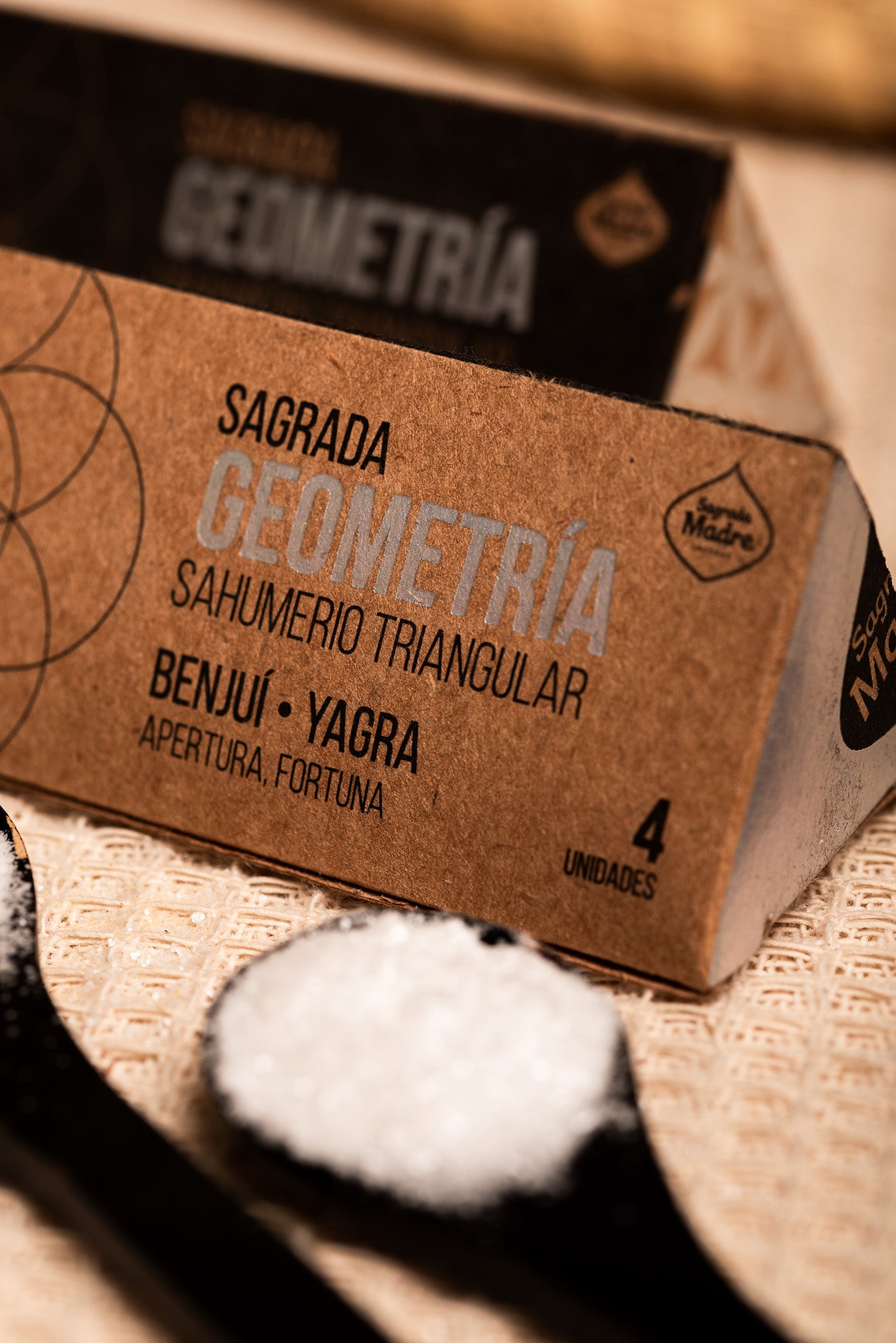 Sagrada Madre - Sacred Geometry - Dreieck-Räucherkegel - Benzoe & Yagra