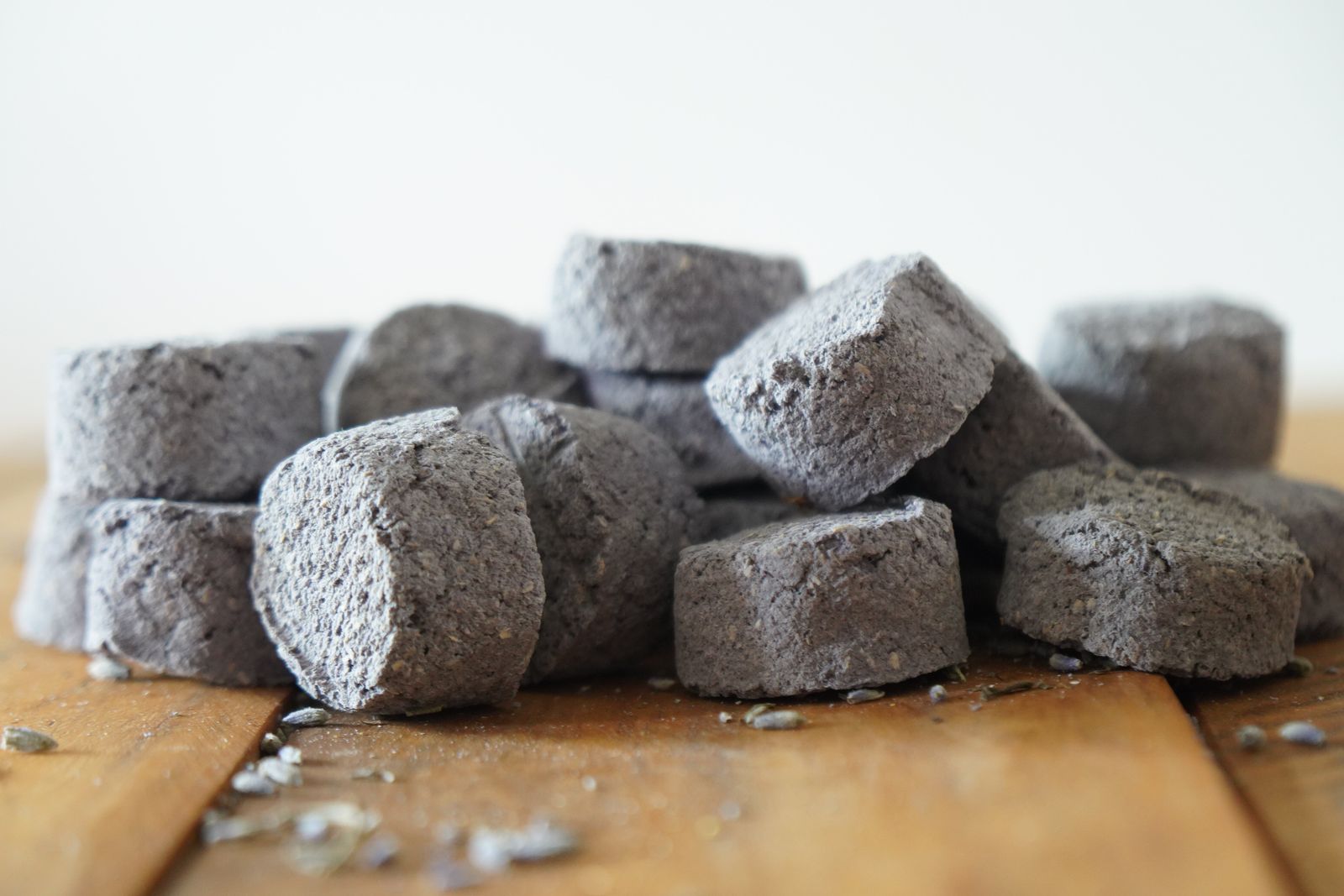 Sagrada Madre – Bomba Carbón - Aktiv-Räucherkohle - Lavendel - 24 Stk.