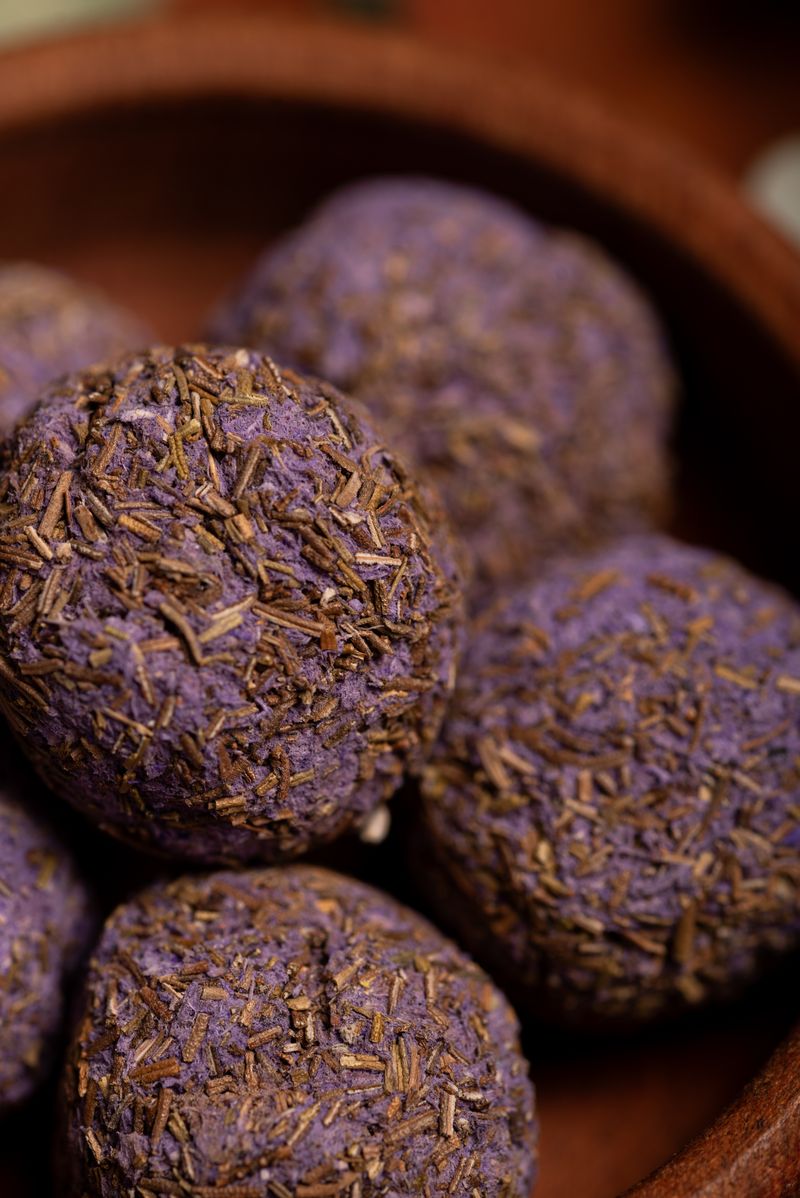 Sagrada Madre – Bombitas - Aktiv Räucherkugeln - Benzoe & Moschus – 8 Stk.