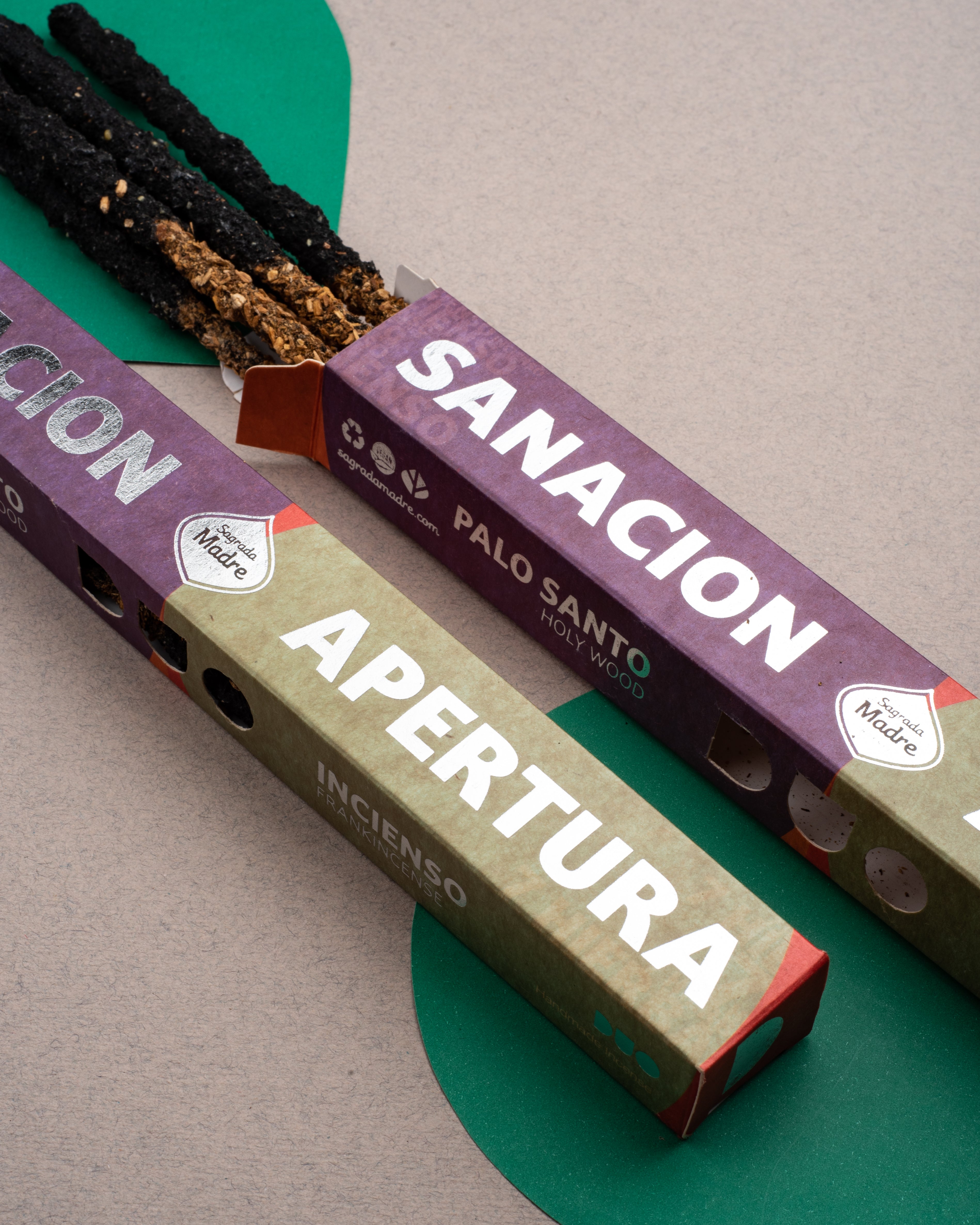 Sagrada Madre – DUO Räucherstäbchen - Heilung & Öffnung - Palo Santo & Weihrauch - 6 Stk.