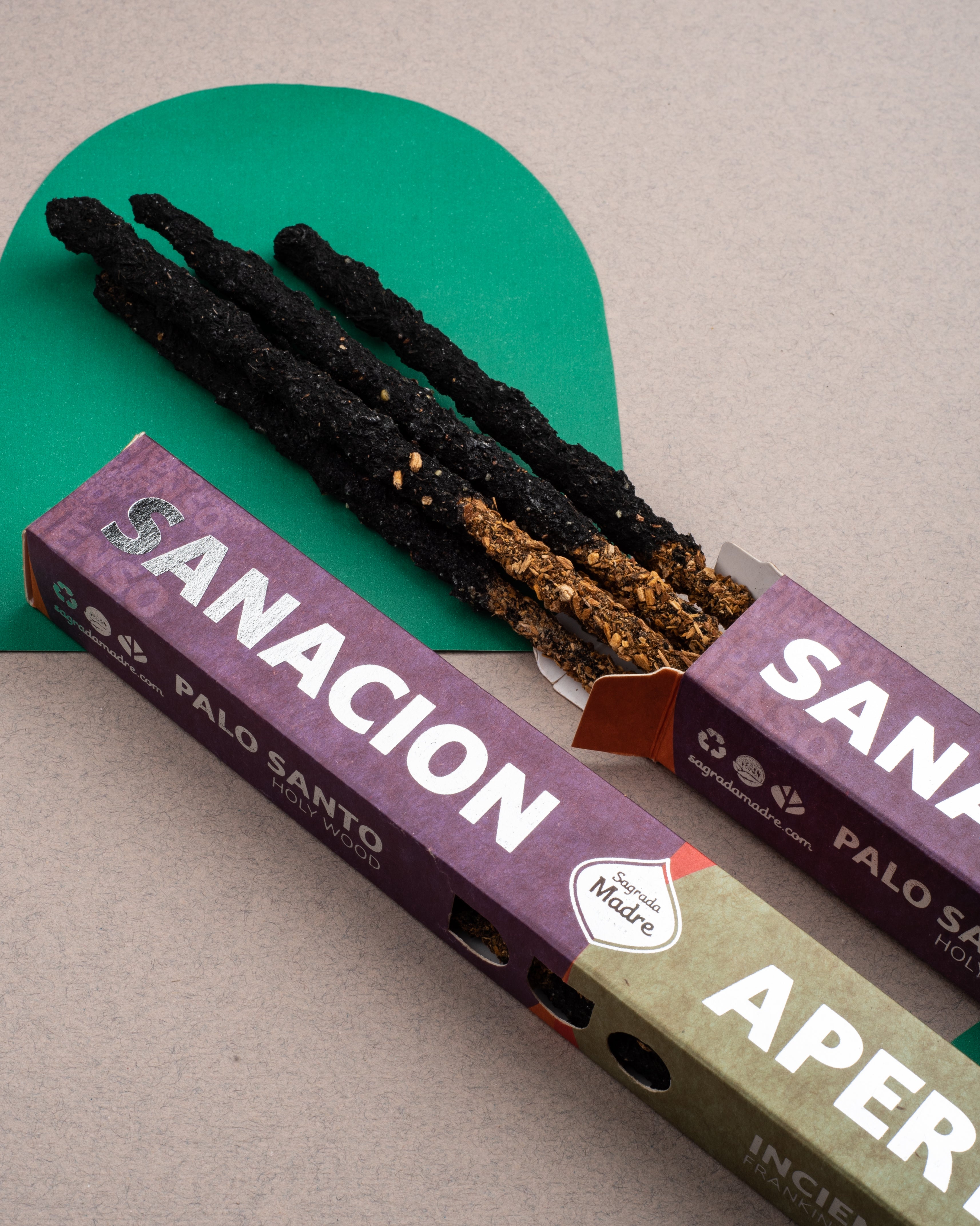 Sagrada Madre – DUO Räucherstäbchen - Heilung & Öffnung - Palo Santo & Weihrauch - 6 Stk.