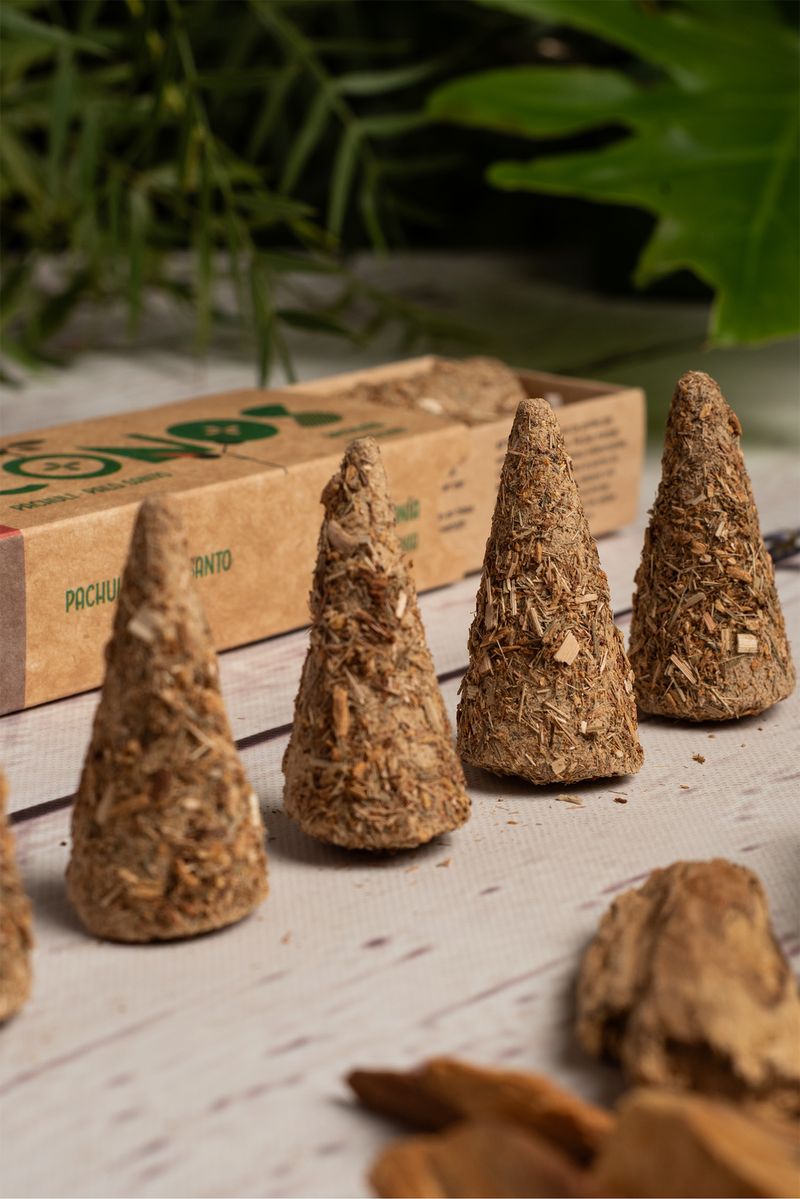 Sagrada Madre – Räucherkegel - Patchouli & Palo Santo - Harmonie - 8 Stk.