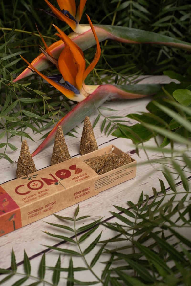 Sagrada Madre – Räucherkegel - Ringelblume & Rosmarin - Wohlstand - 8 Stk.