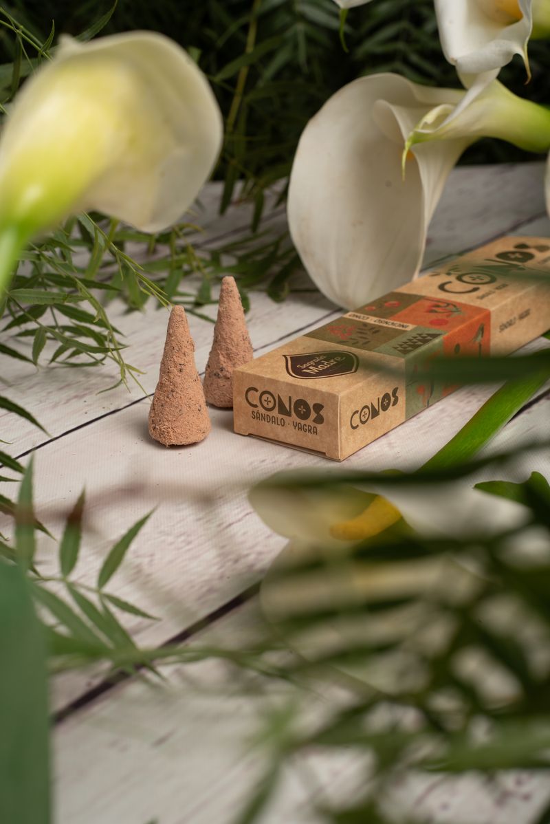 Sagrada Madre – Räucherkegel - Sandelholz & Yagra - Mentale Klarheit - 8 Stk.