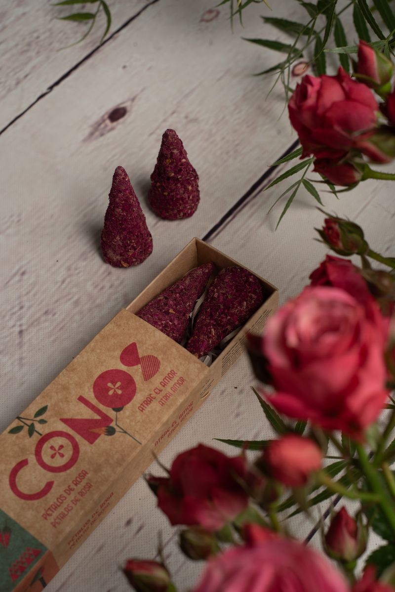 Sagrada Madre – Räucherkegel - Rosenblüten - Zieht Liebe an - 8 Stk.