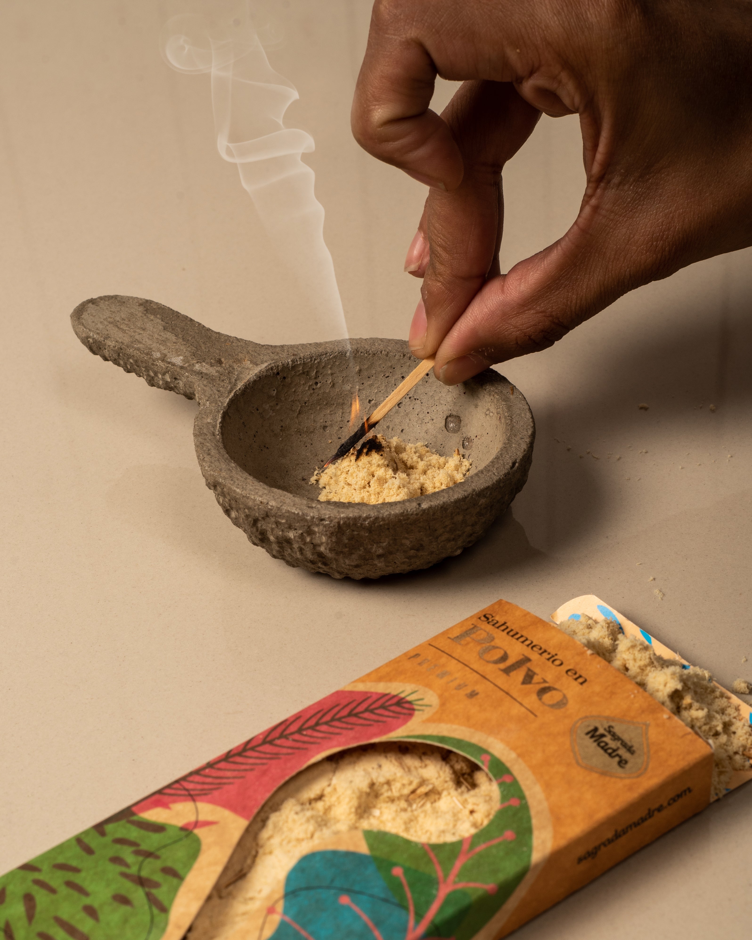 Sagrada Madre – Räucherpulver „Jasmin & Kamille“ - 45 g