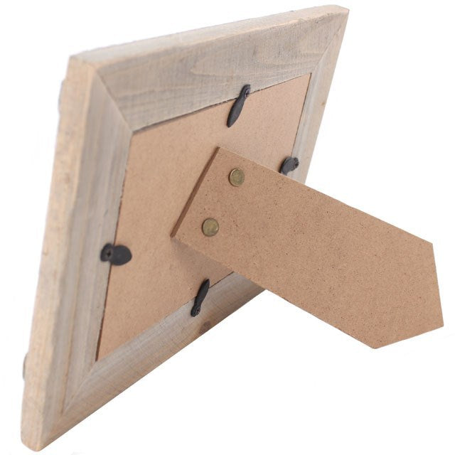 Fotorahmen aus Treibholz mit Herz-Fenstern