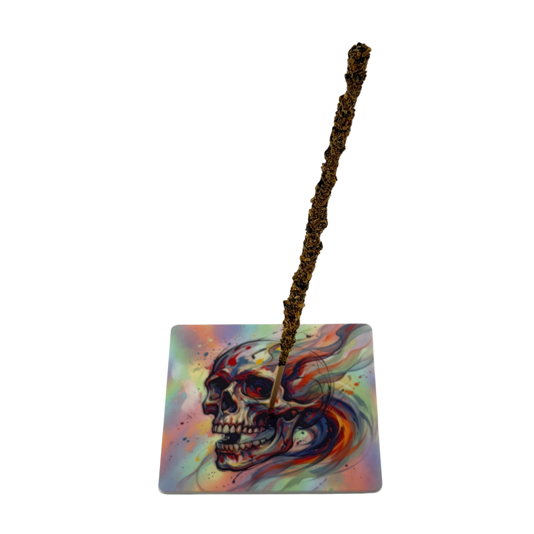 Ahnenschädel – Motiv 11 | Abstrakter Räucherstäbchenhalter aus Acryl - 10 × 10 cm