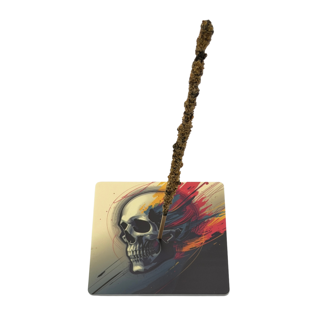 Ahnenschädel – Motiv 5 | Abstrakter Räucherstäbchenhalter aus Acryl - 10 × 10 cm
