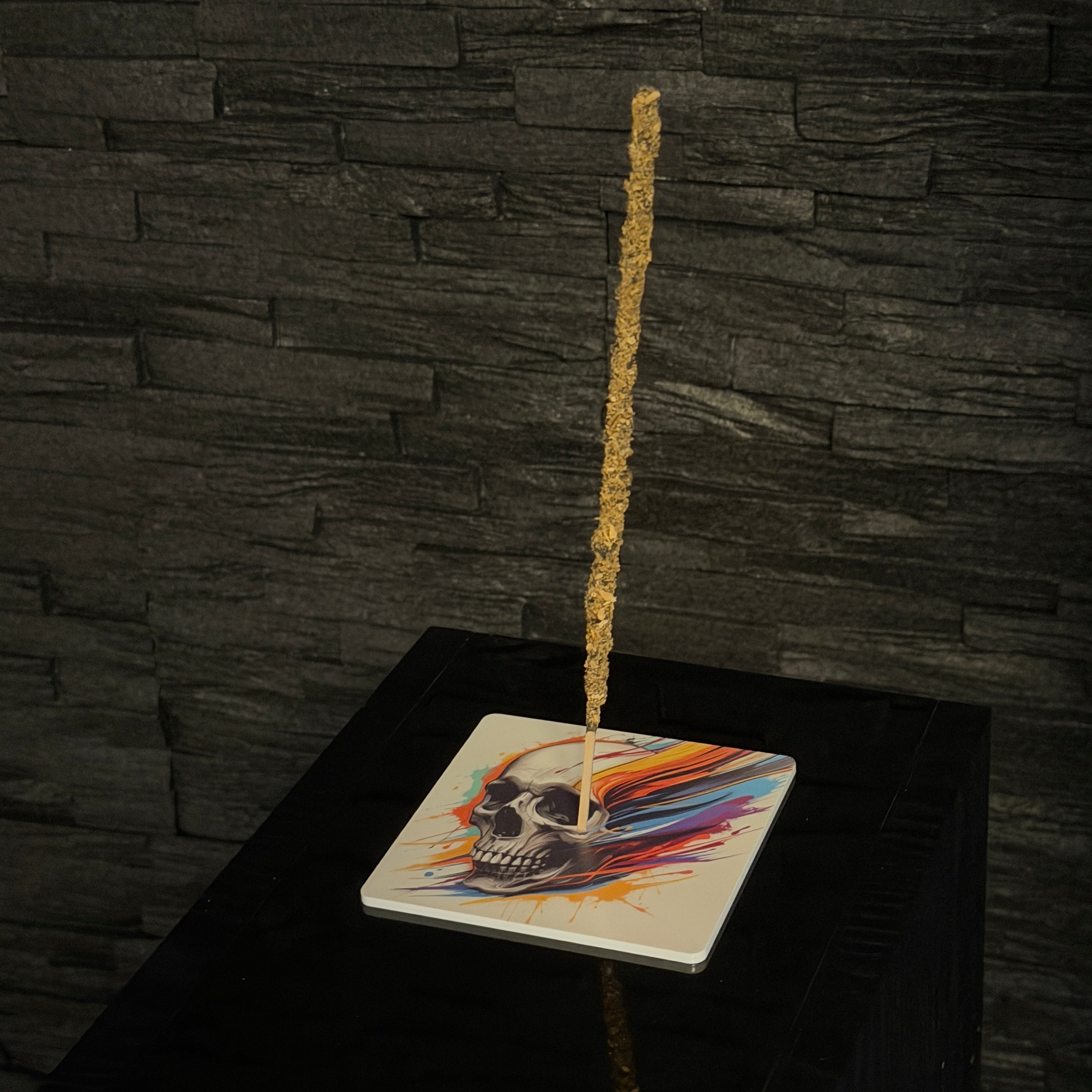 Ahnenschädel – Motiv 7 | Abstrakter Räucherstäbchenhalter aus Acryl - 10 × 10 cm