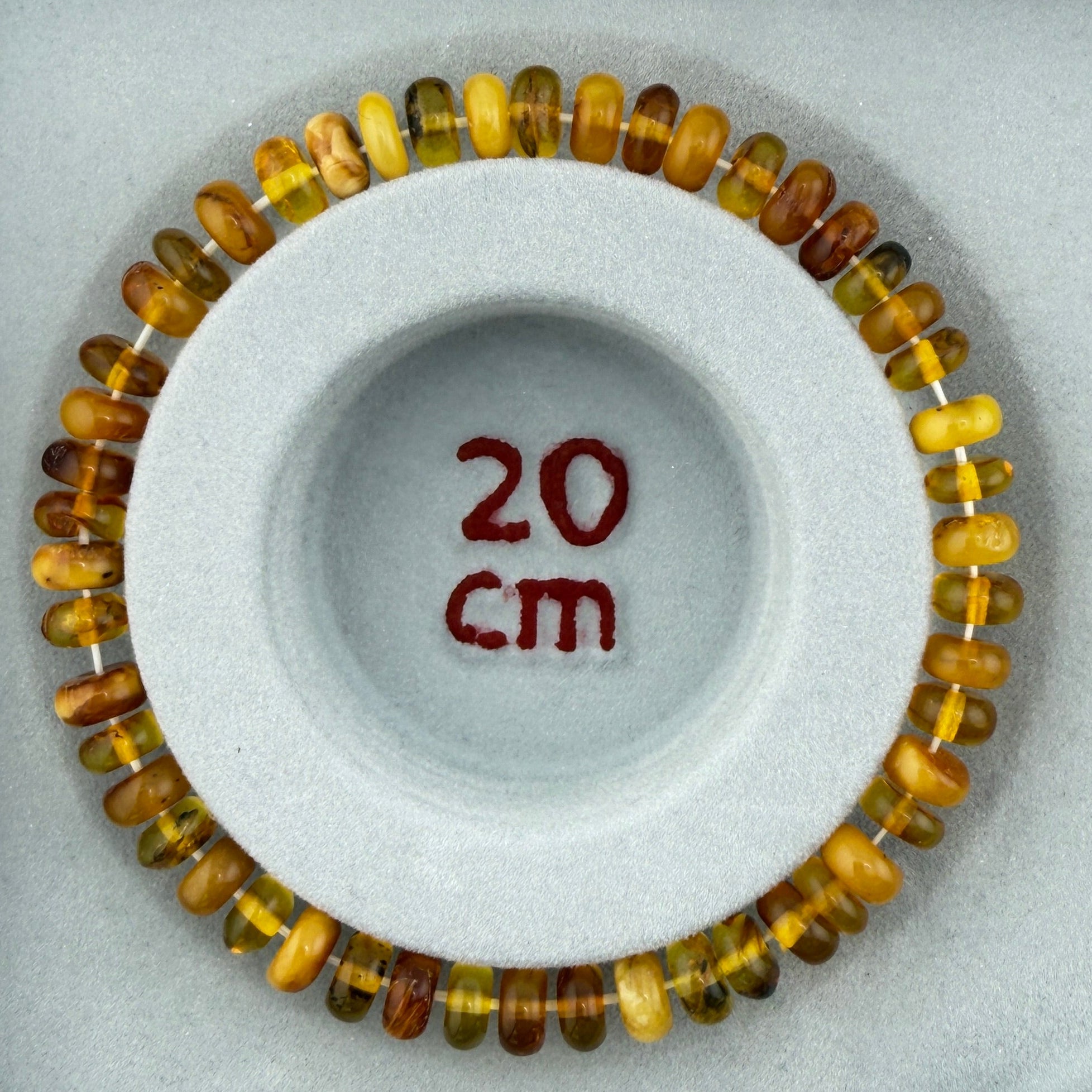 Bernstein (hell/milchig/braun) – Button-Armband 3×6 mm (elastisch, ca. 18 cm)