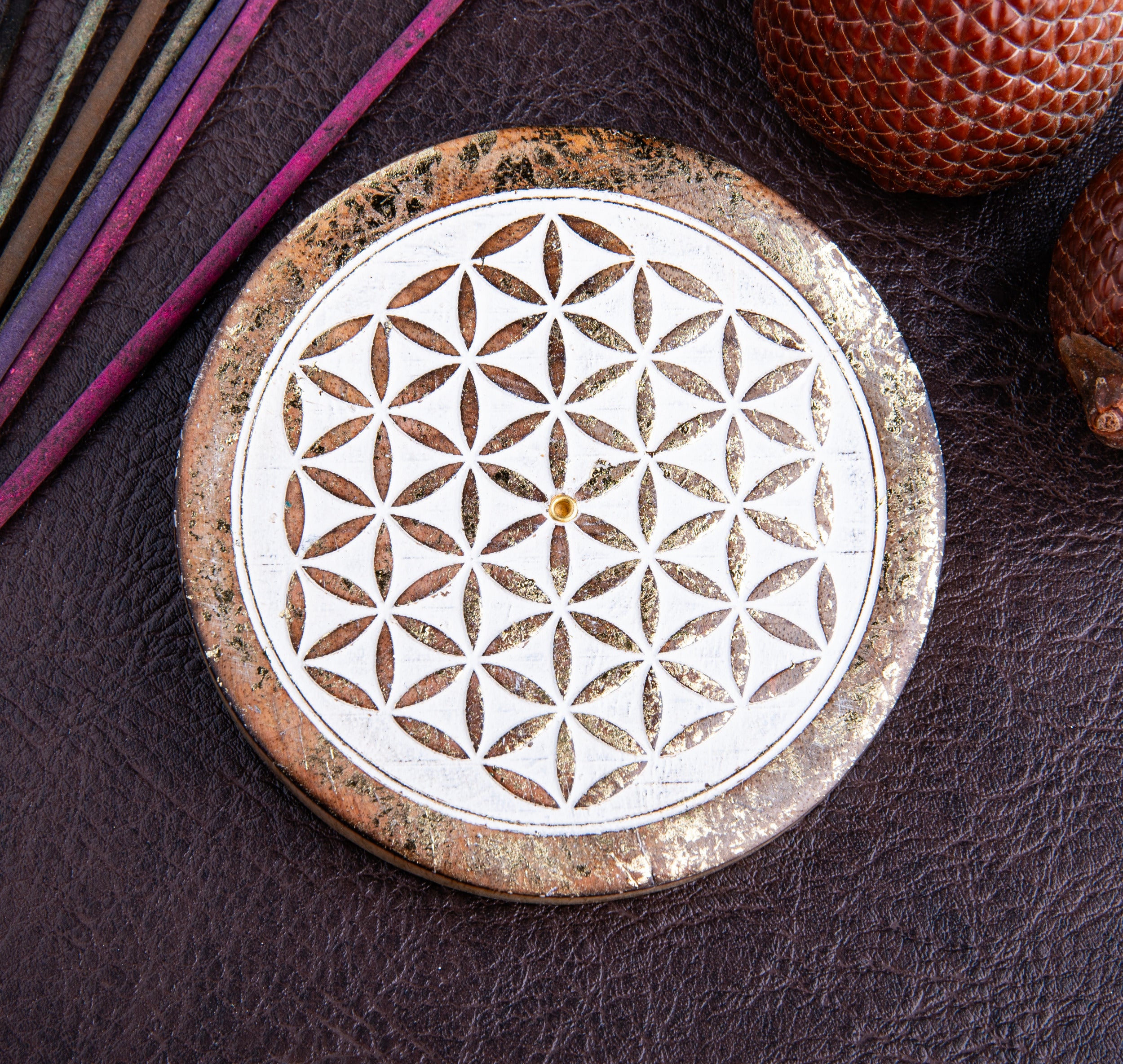 Blume des Lebens Räucherstäbchenhalter – rund – Goldverzierung – Ø 10 cm