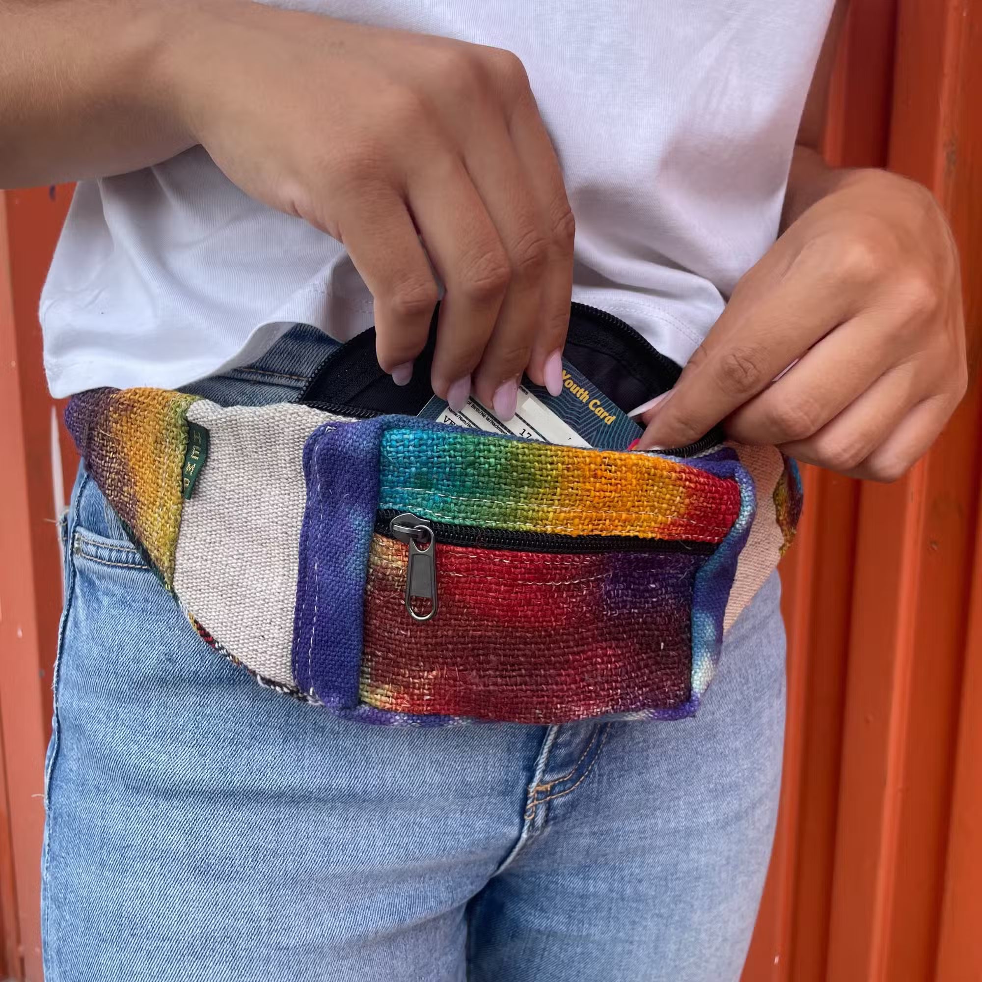 Boho Hanf-Gürteltasche „Batik-Wave“ – Handgefertigte Hüfttasche aus Nepal