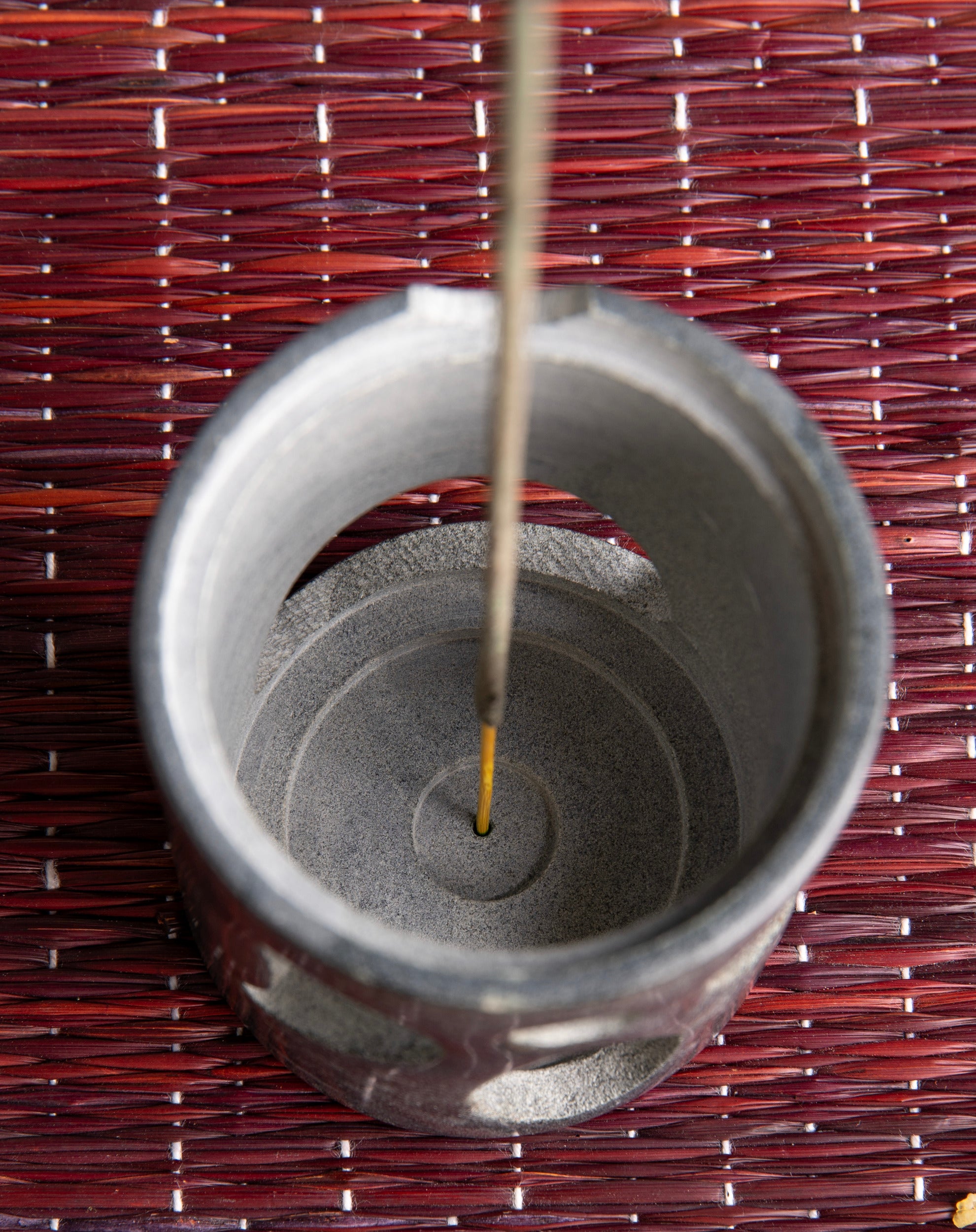 Engel Fülle – 4-in-1 Siebgefäß, Räucherstäbchenhalter & Aromalampe aus Speckstein – H: 9,5 cm × Ø 6,5 cm