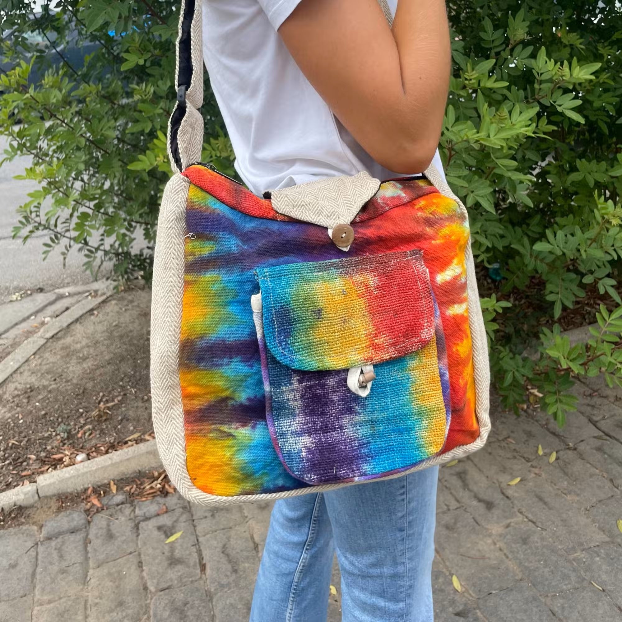 Große Hanf-Umhängetasche „Batik-Style“ – Handgefertigte Schultertasche aus Nepal