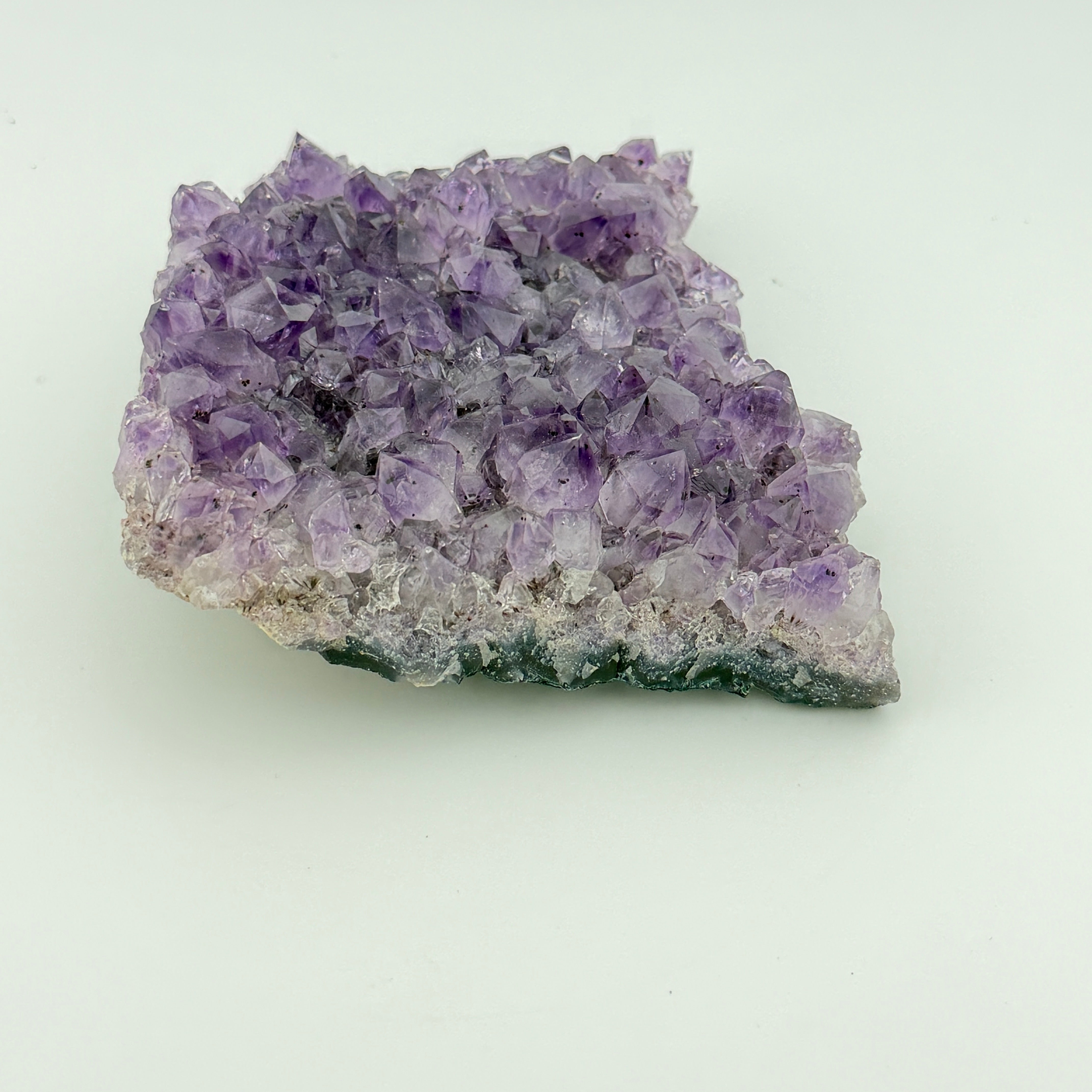 Amethyst Drusenstück Unikat 13 – A-Qualität –  542 g - Maße: 13 x 11 x 3,5 cm – Naturkristall aus Brasilien für Schutz und Klarheit