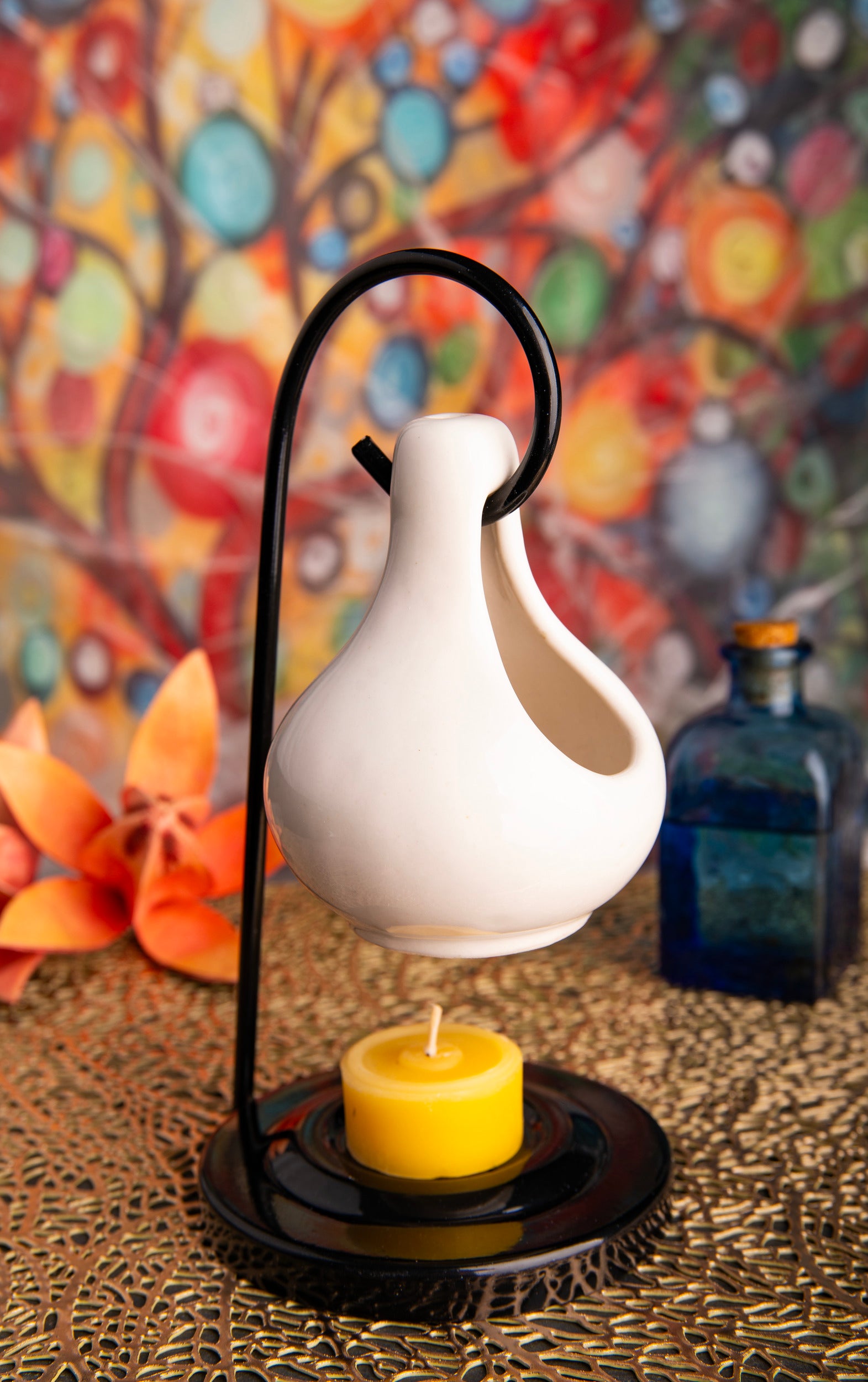 Joy Aromalampe – Elfenschaukel aus Keramik mit Eisenstand – H 20 cm Ø 10 cm