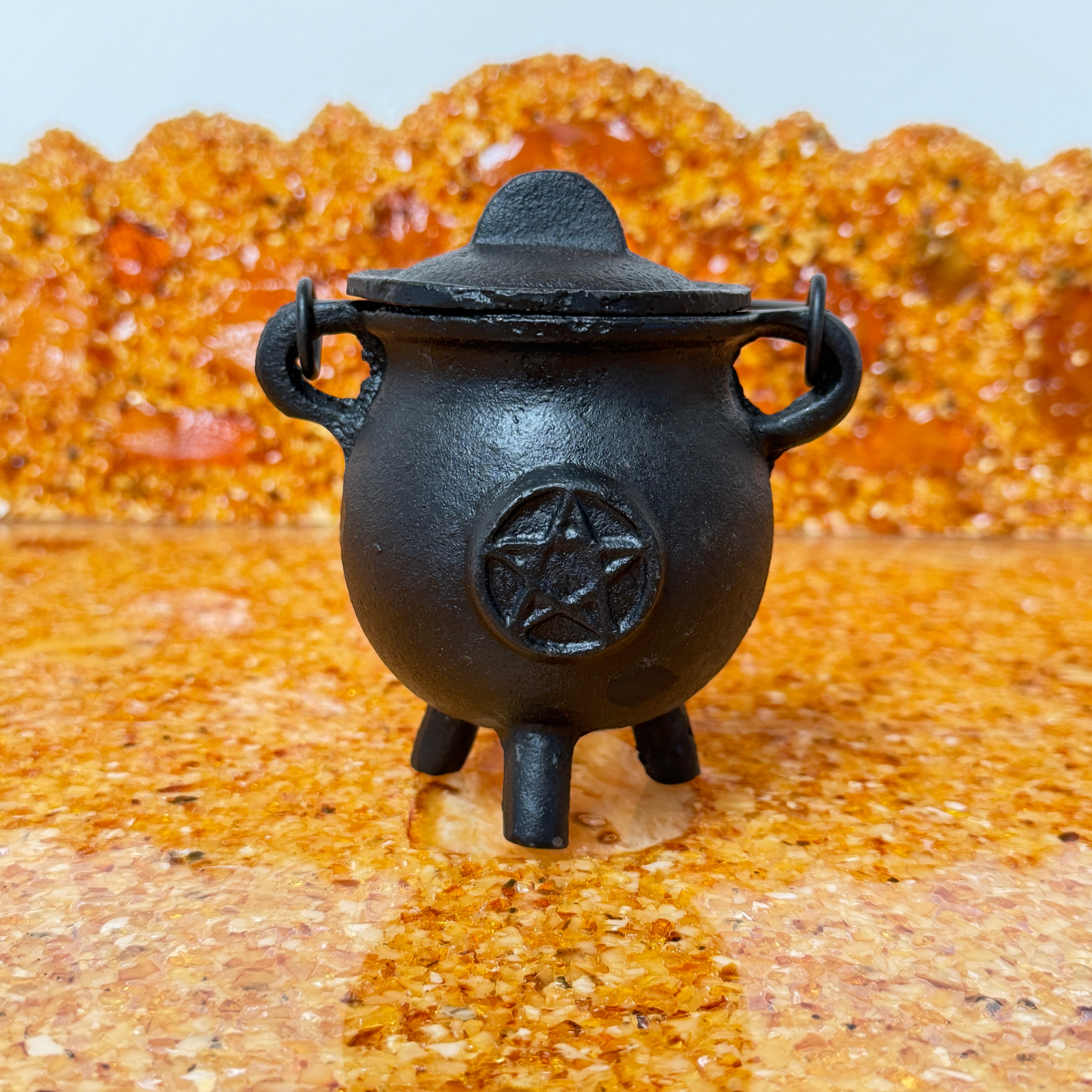 Massiver Gusseisen-Räucherkessel mit Pentagramm inkl. Deckel – (750g Edition, Höhe 11,5 cm)
