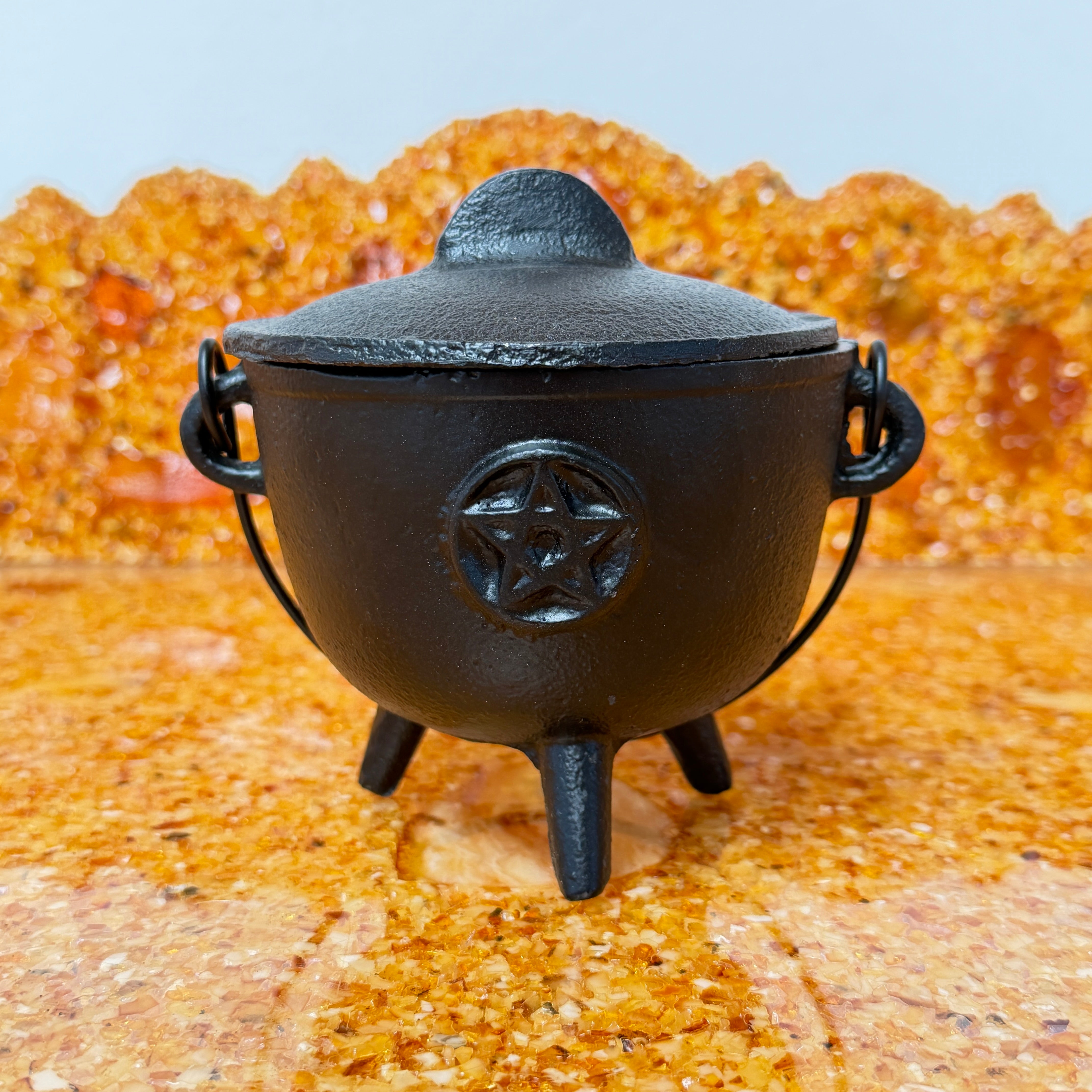 Massiver Gusseisen-Räucherkessel mit Pentagramm inkl. Deckel – (1,1 kg Edition, Höhe 12,5 cm)