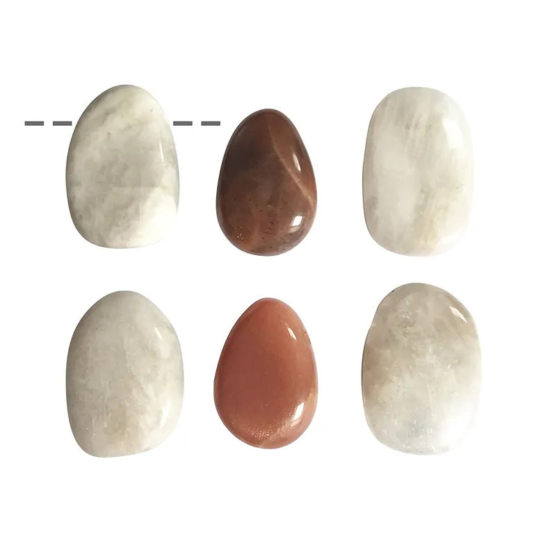 Mondstein – gebohrter Trommelstein (Ø-Bohrung ca. 2,5 mm | ca. 2,5–3 cm)