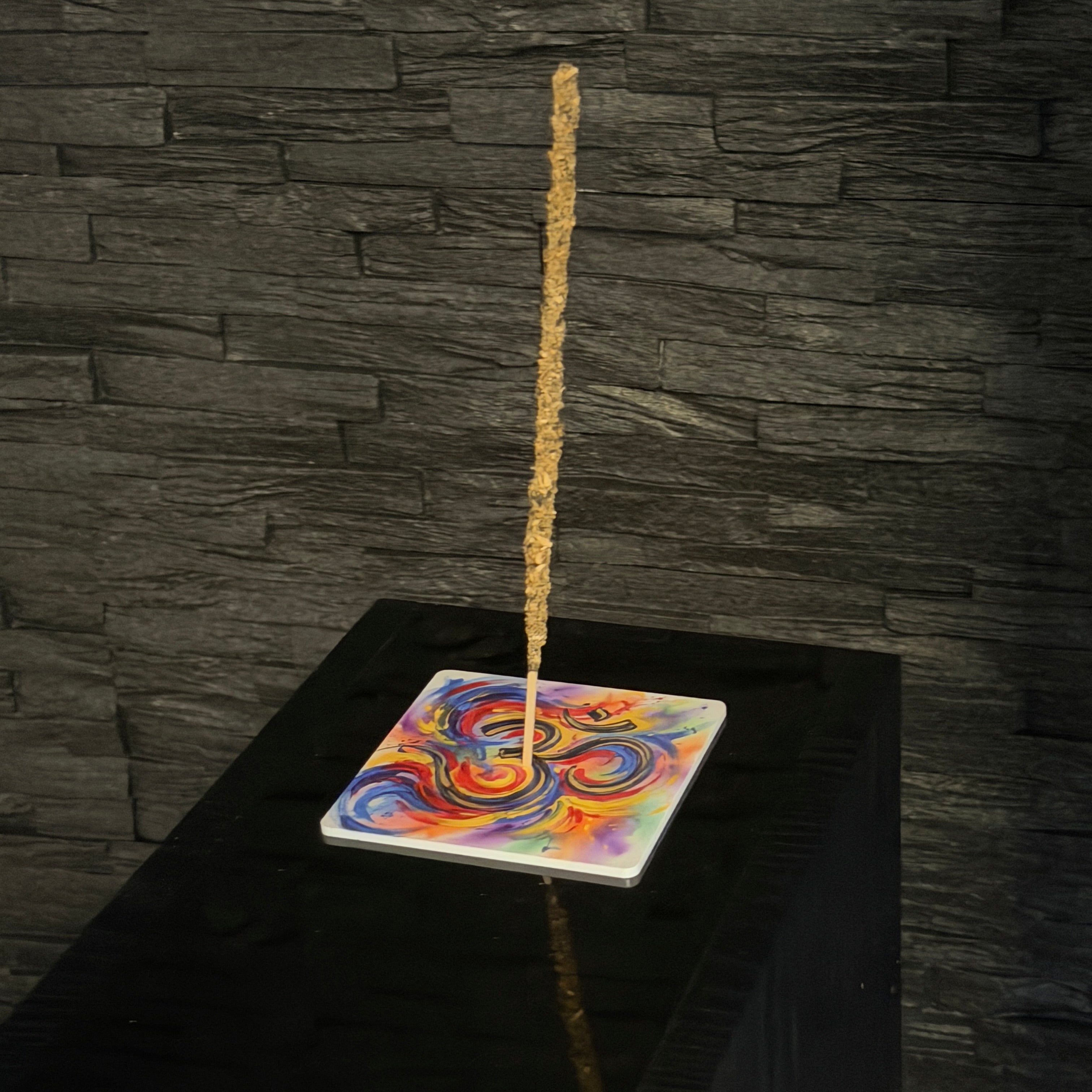 OM – Motiv 11 | Abstrakter Räucherstäbchenhalter aus Acryl - 10 × 10 cm