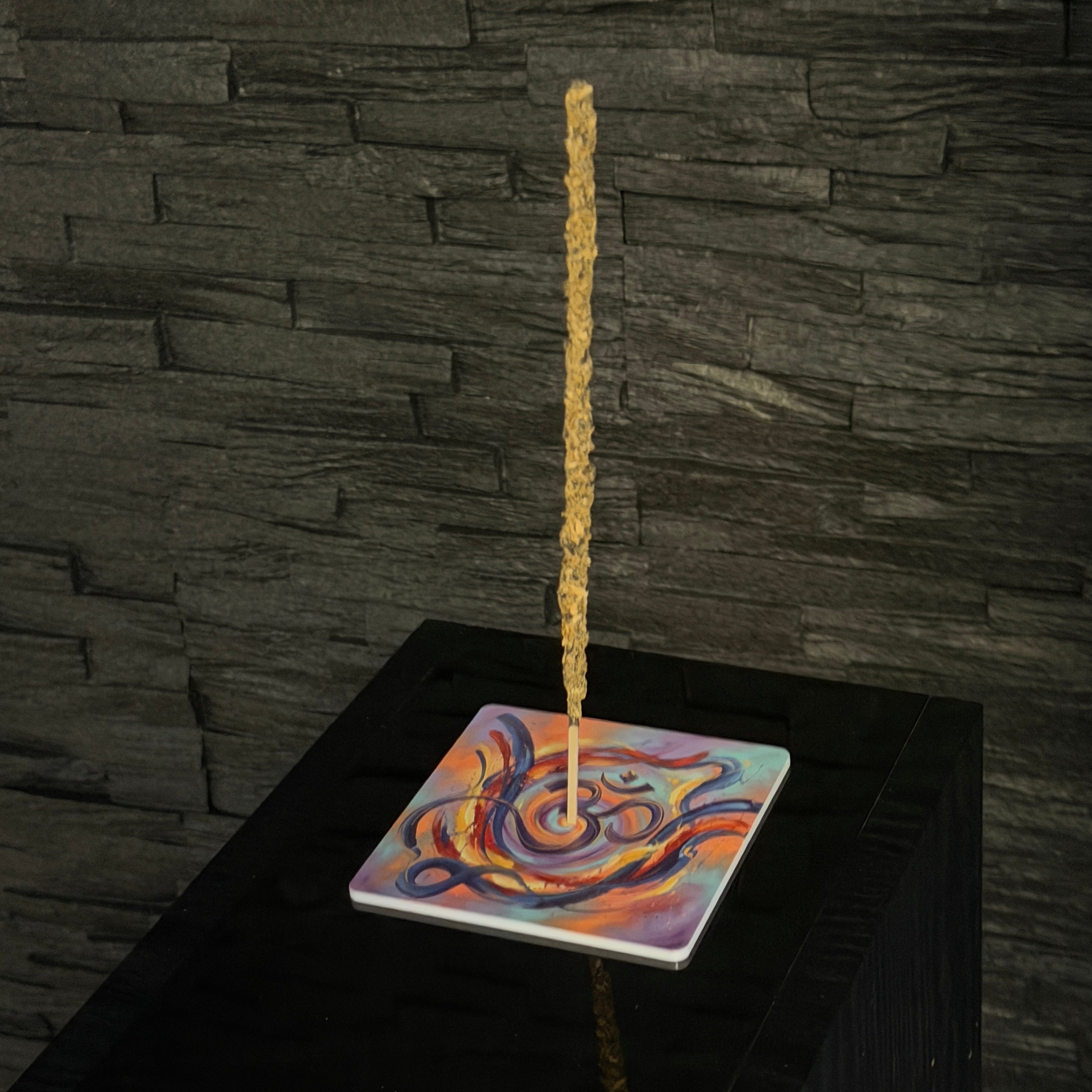 OM – Motiv 6 | Abstrakter Räucherstäbchenhalter aus Acryl - 10 × 10 cm