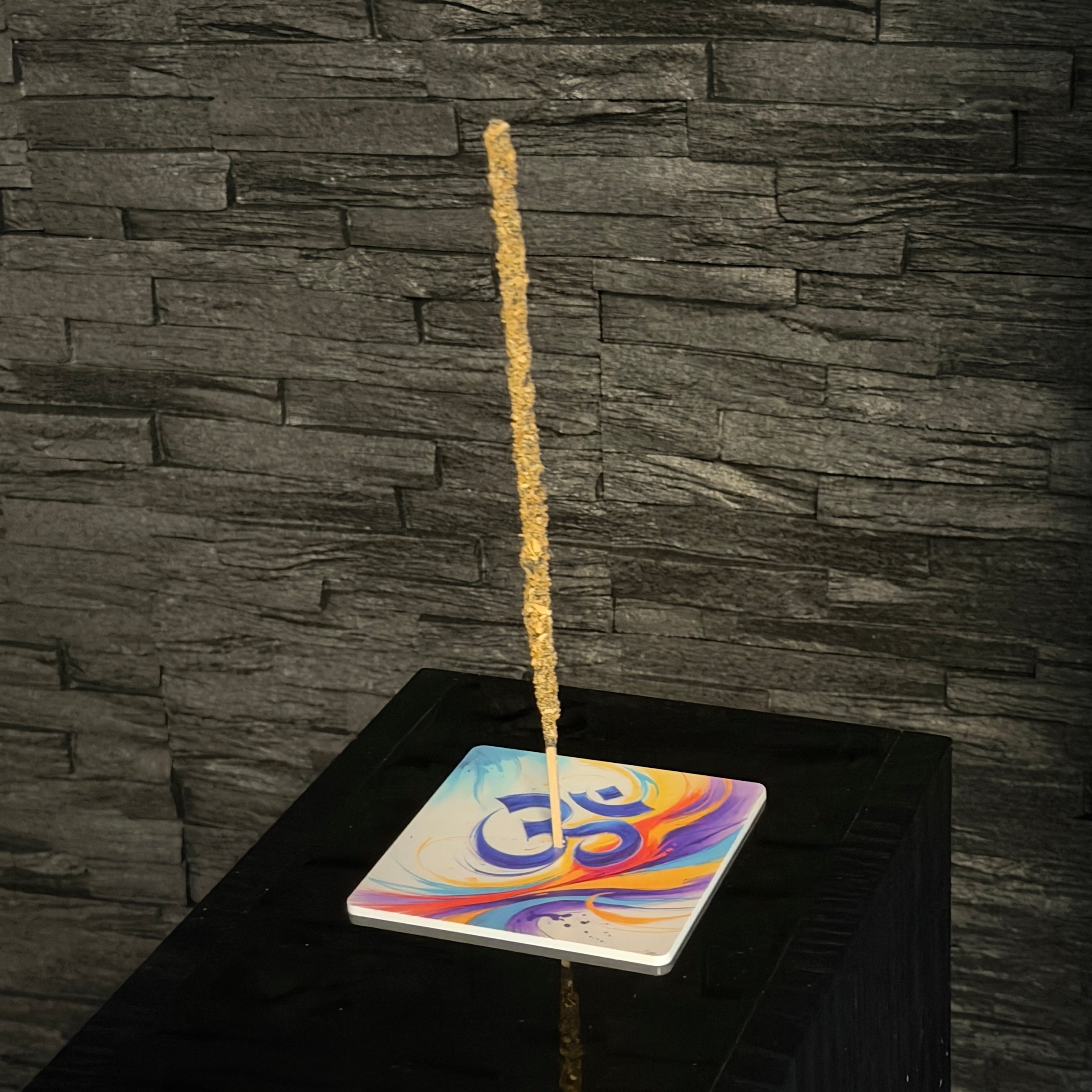 OM – Motiv 7 | Abstrakter Räucherstäbchenhalter aus Acryl - 10 × 10 cm