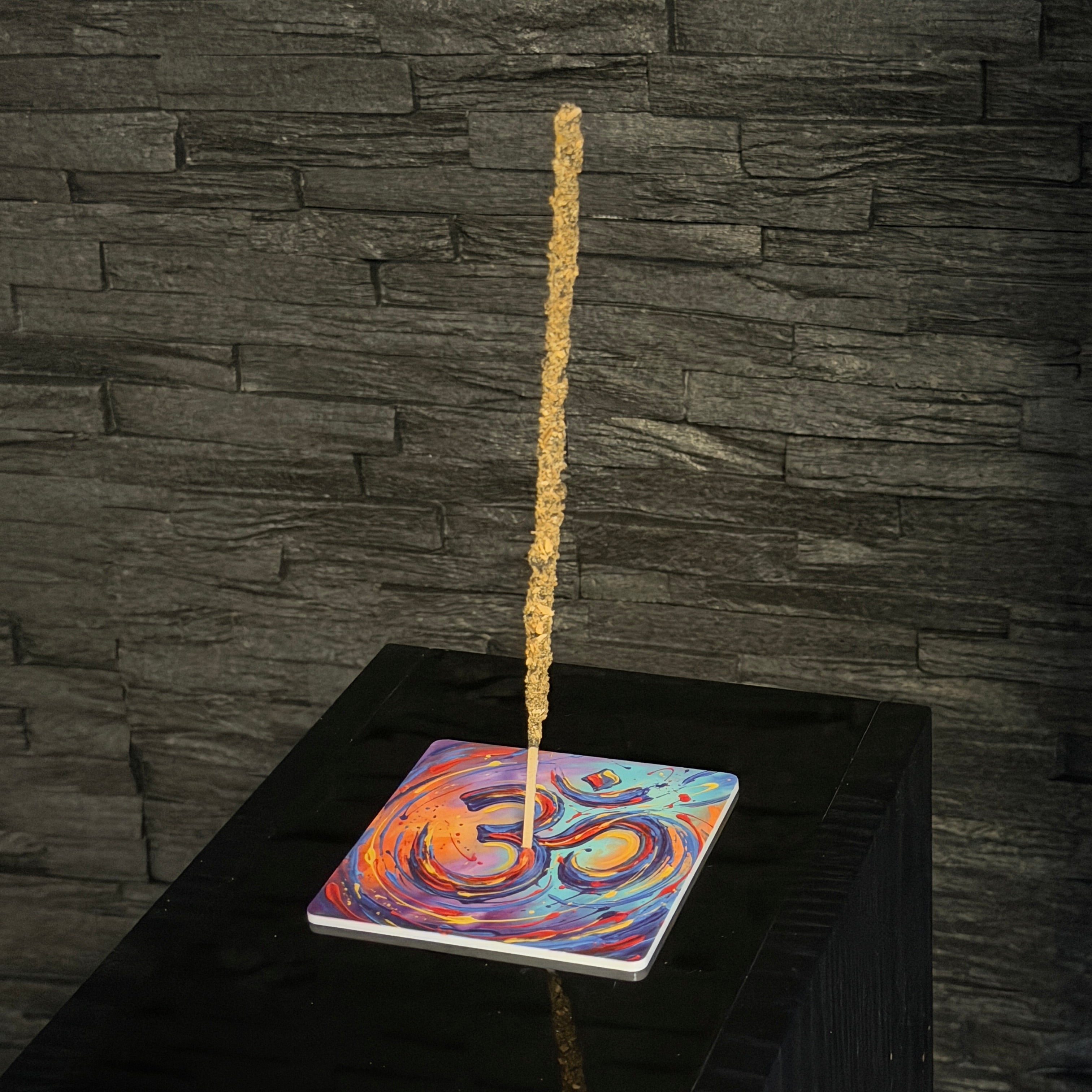 OM – Motiv 8 | Abstrakter Räucherstäbchenhalter aus Acryl - 10 × 10 cm