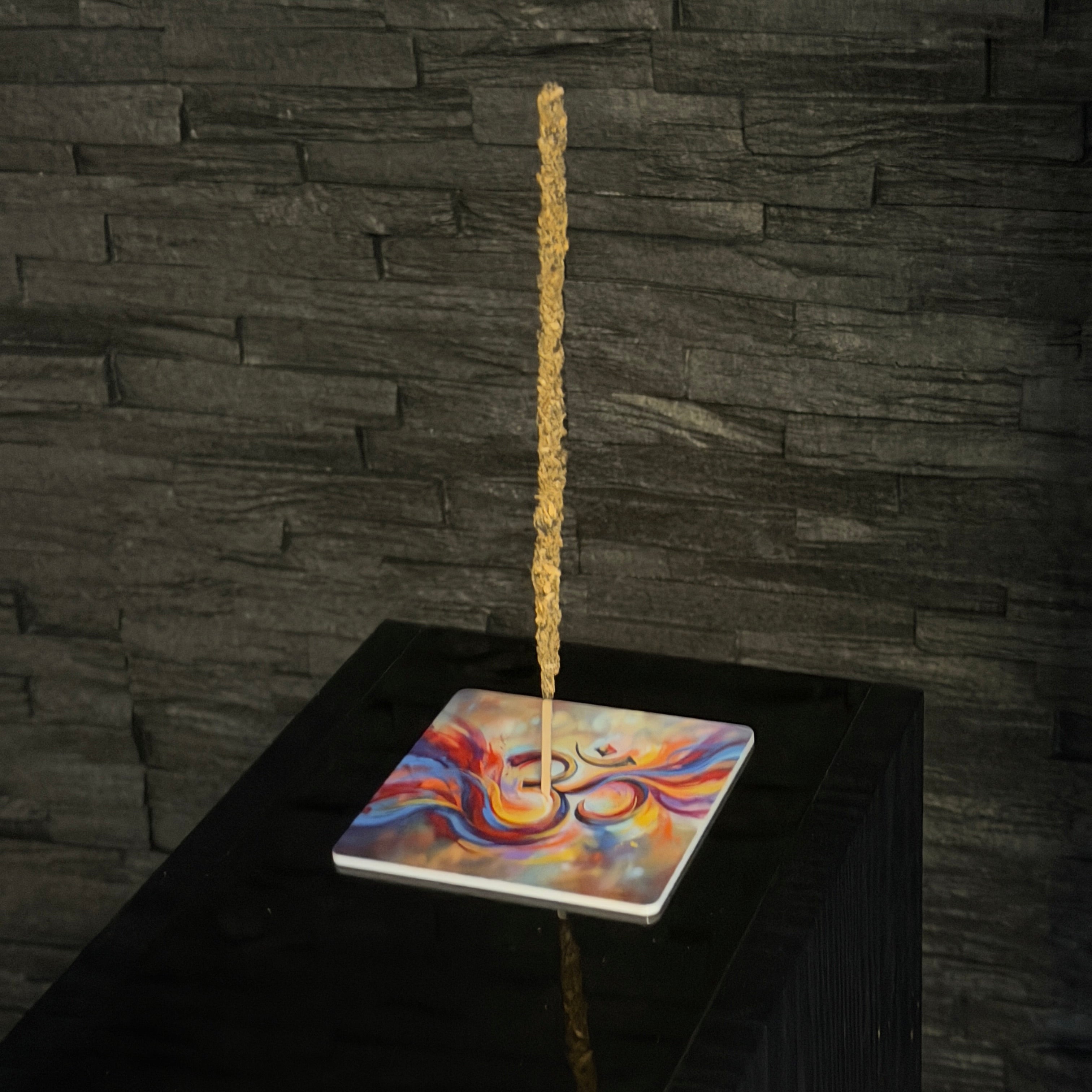 OM – Motiv 9 | Abstrakter Räucherstäbchenhalter aus Acryl - 10 × 10 cm