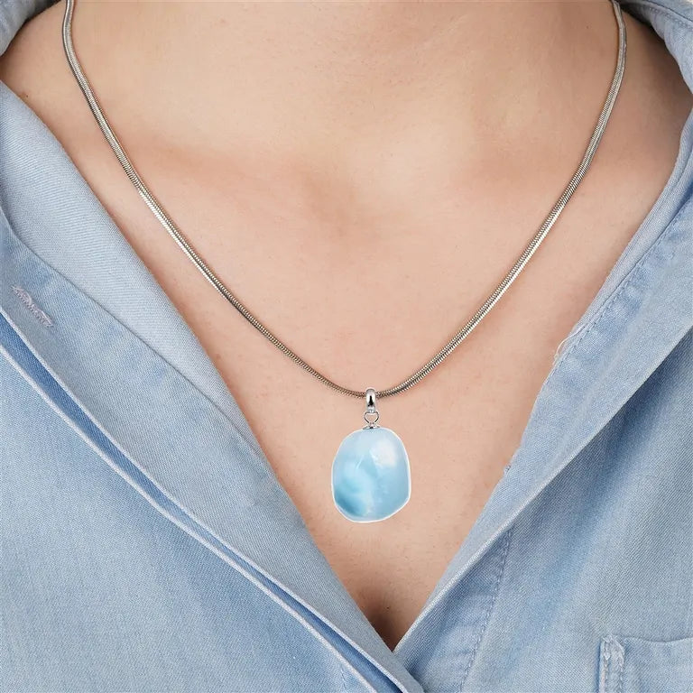 Offenheit – Larimar (A-Qualität) Trommelstein 2,0–2,5 cm mit 925er Silberöse - klein