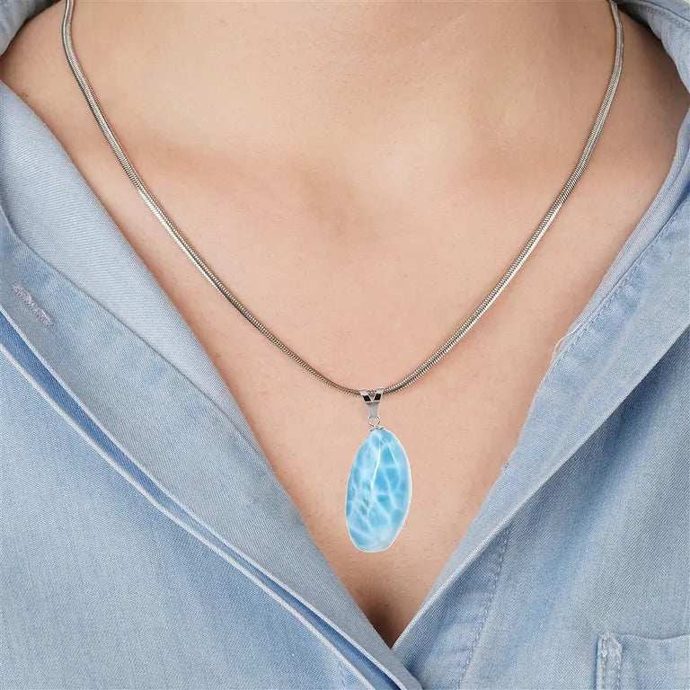 Offenheit – Larimar (A-Qualität) Trommelstein 2,5 - 3 cm mit 925er Silber-V-Öse - groß