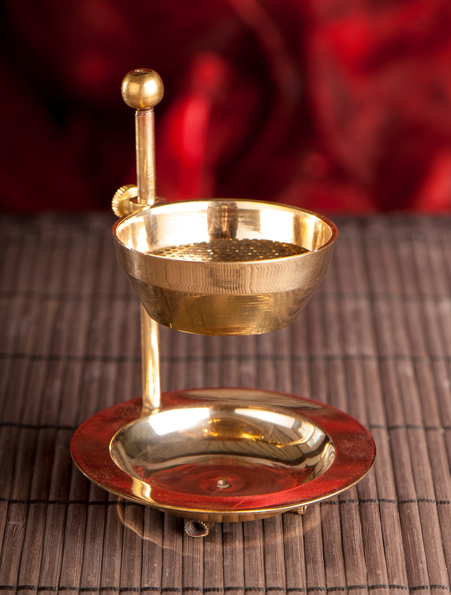 Räuchergefäß Mitra – höhenverstellbares Siebgefäß aus Messing – Höhe: 10 cm
