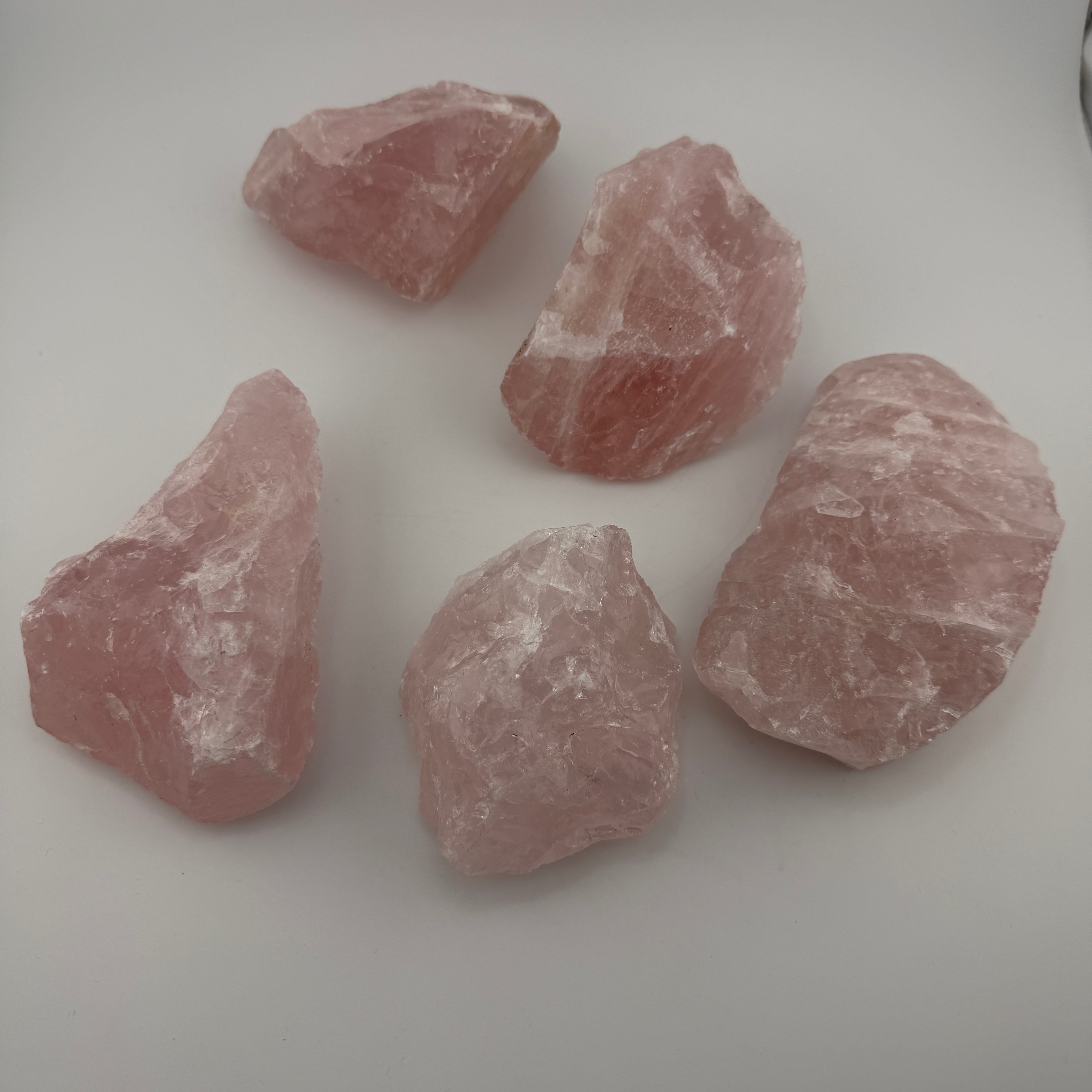 Rosenquarz Rohsteinbrocken aus Madagaskar – Handverlesenes Einzelstück (Gewichtsklasse wählbar)