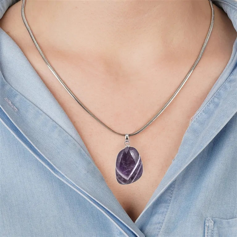 Ruhe – Chevron-Amethyst Trommelstein 2,0–2,5 cm mit 925er Silberöse - klein