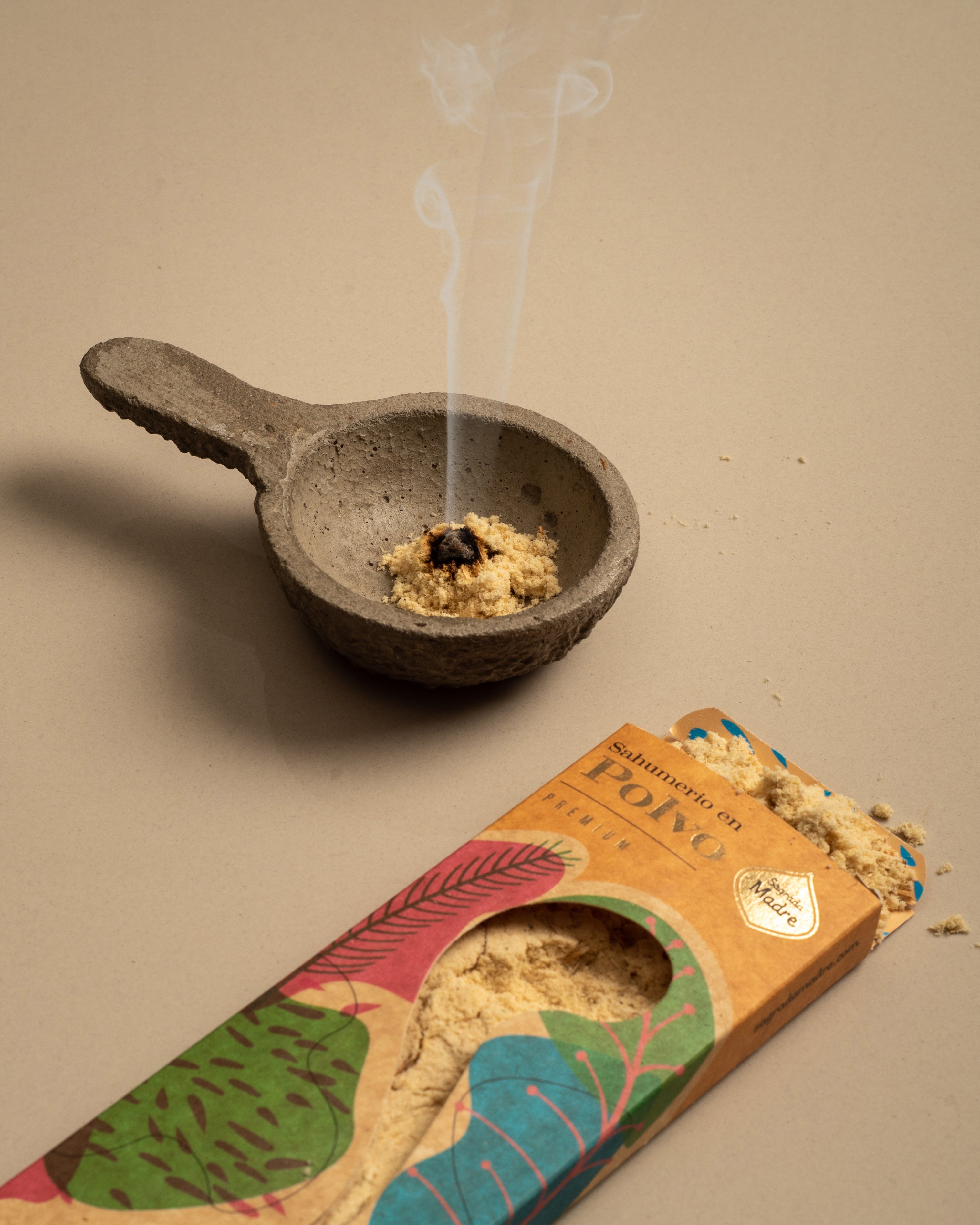 Sagrada Madre – Räucherpulver „Jasmin & Kamille“ - 45 g