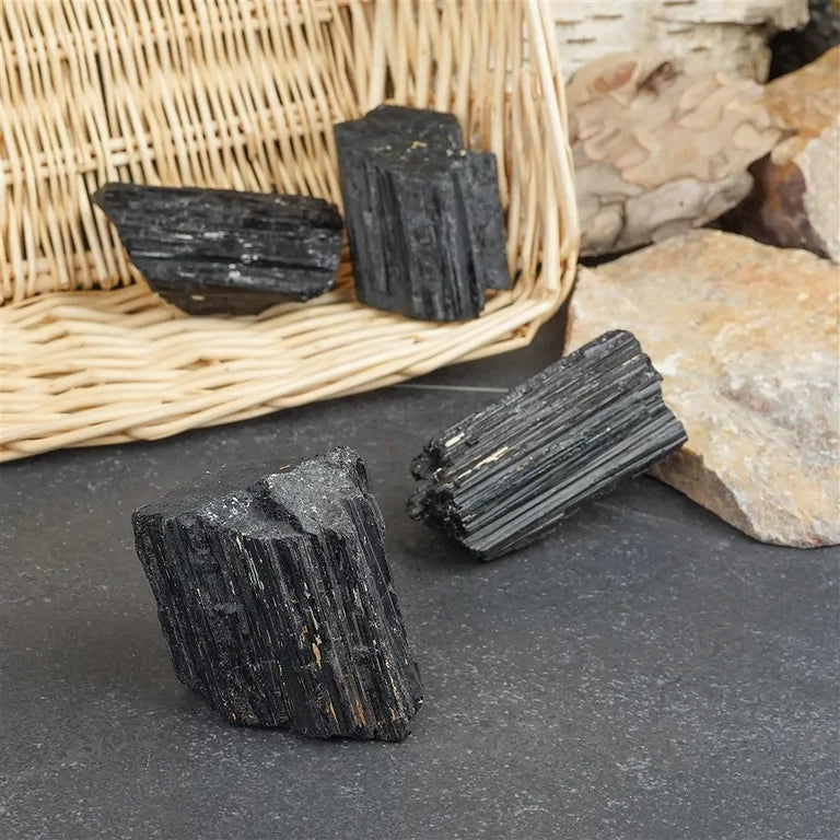 Schörl Rohsteine (ca. 6-9 cm) – Schwarzer Turmalin für Schutz & Gelassenheit