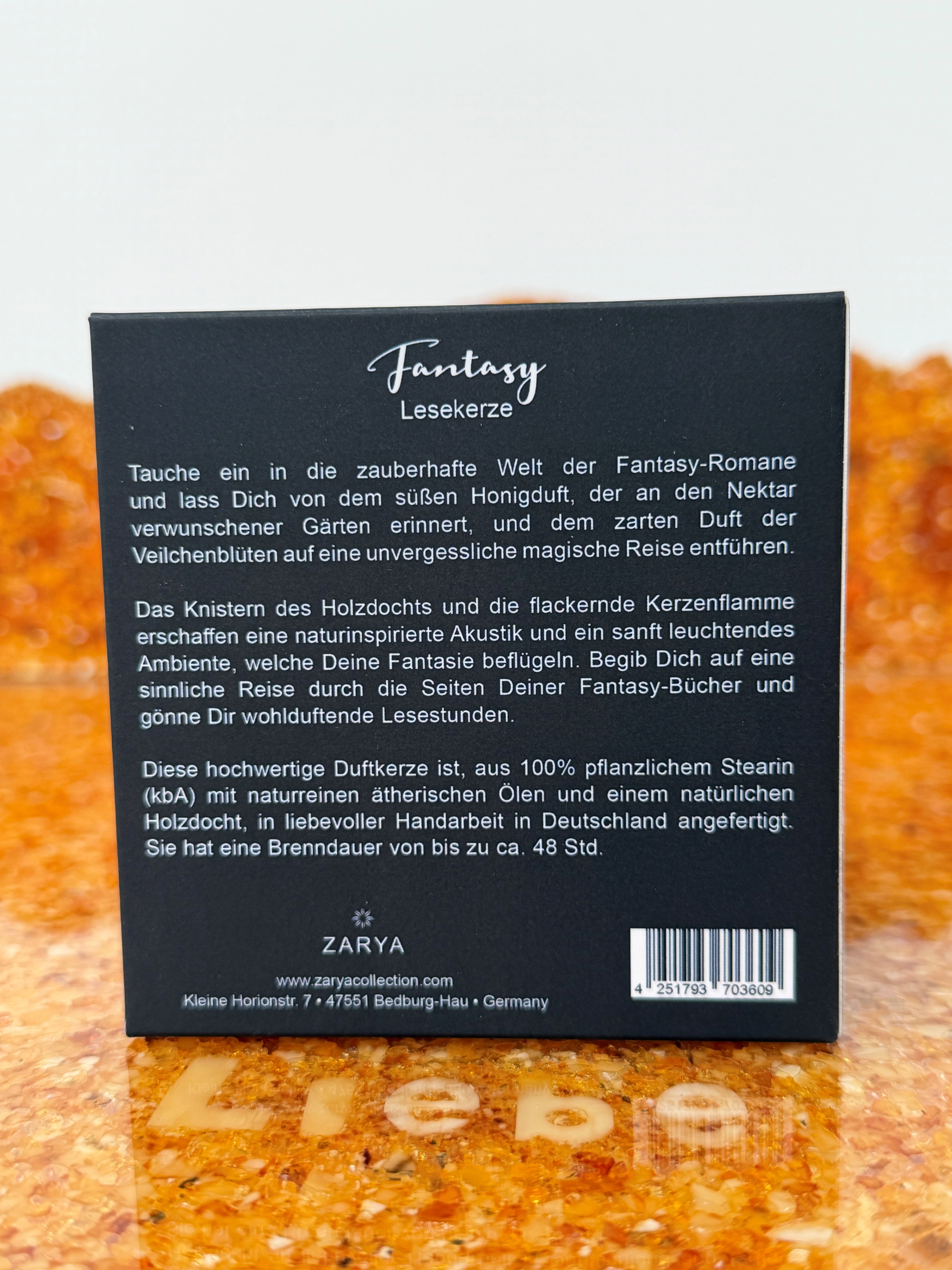 Zarya Book Reader Duftkerze "Fantasy" – Handgefertigte Lesekerze mit Veilchen & Honigduft
