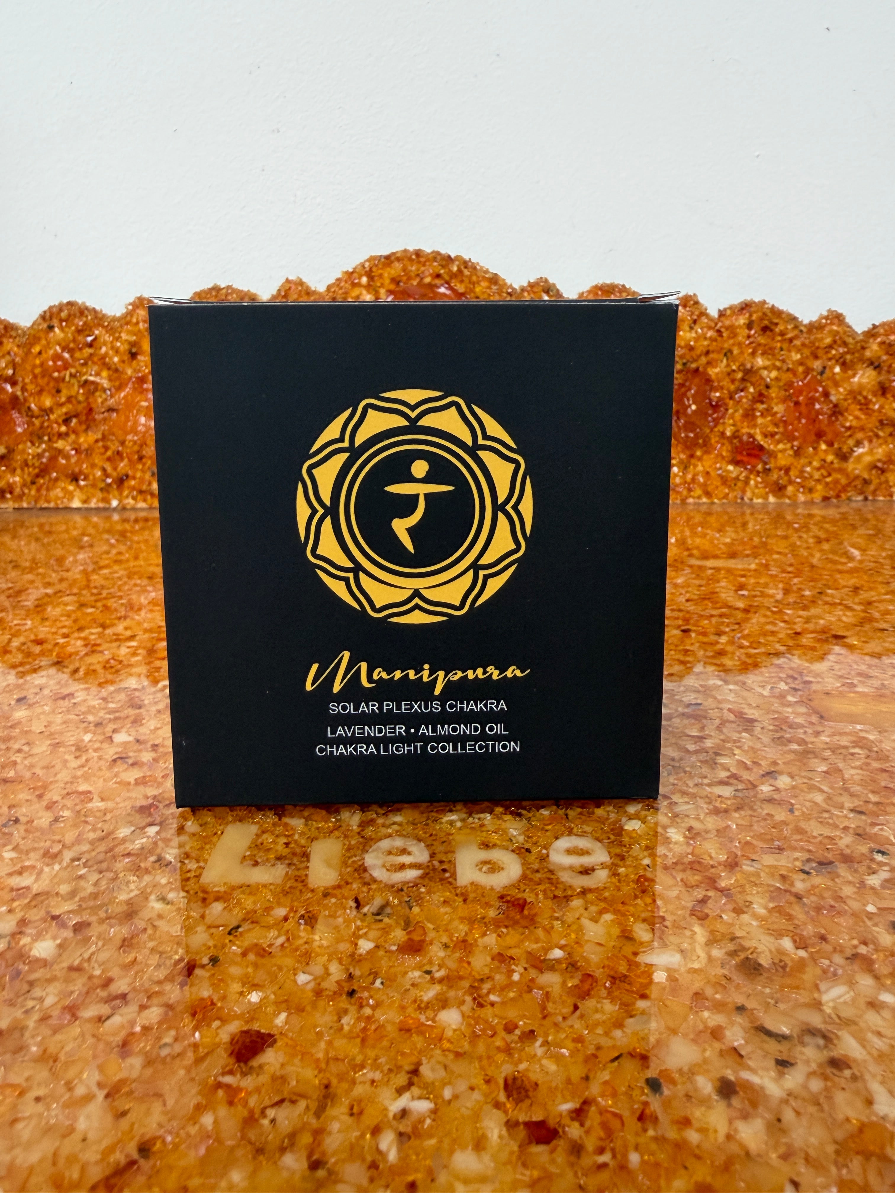 Zarya Chakra Light - 3. Chakra: Manipura (Solarplexus Chakra) Kerze - Lavendel & Edelstein