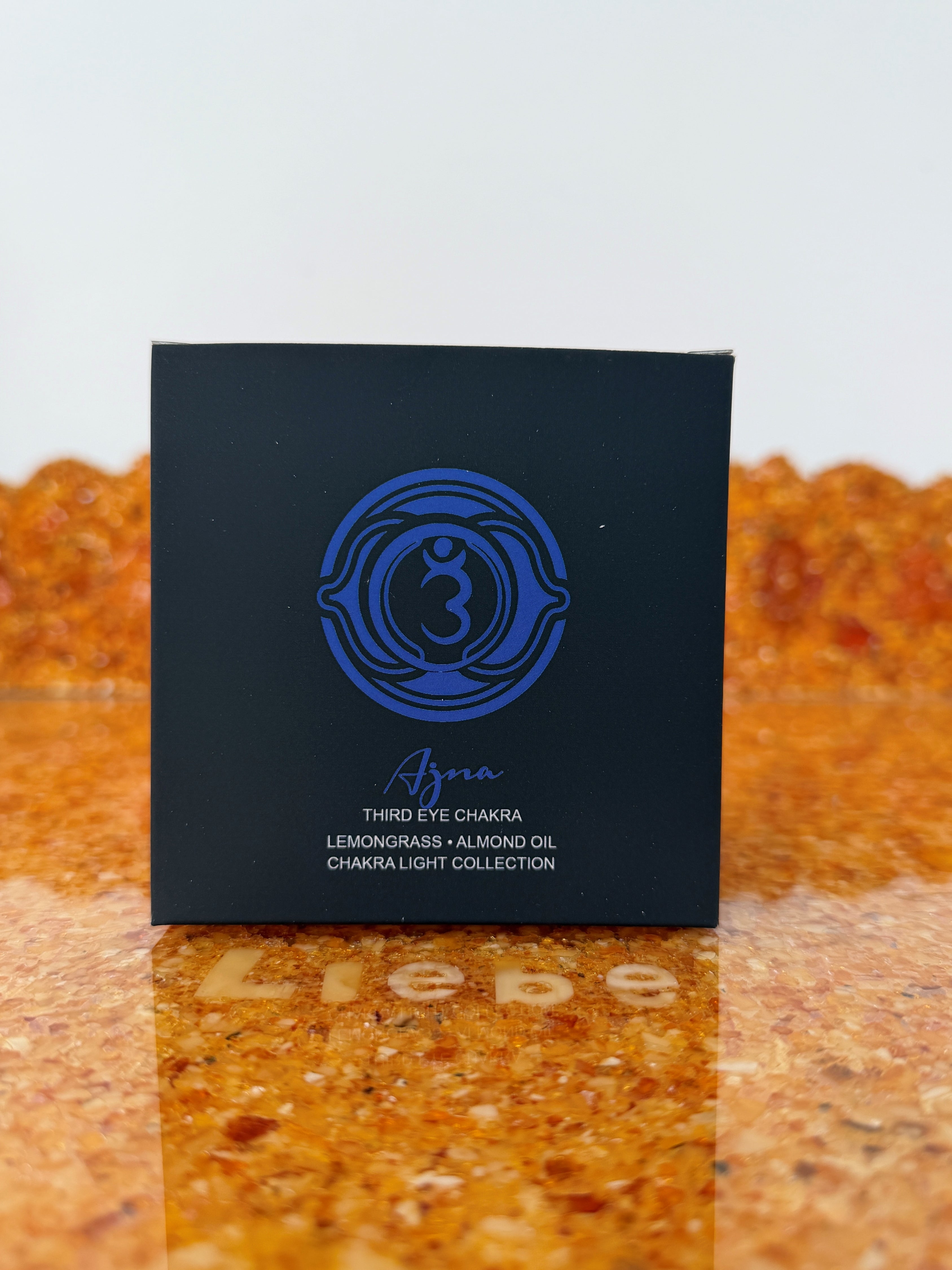 Zarya Chakra Light - 6. Chakra: Ajna (Drittes Auge Chakra) Kerze - Zitronengras & Edelstein