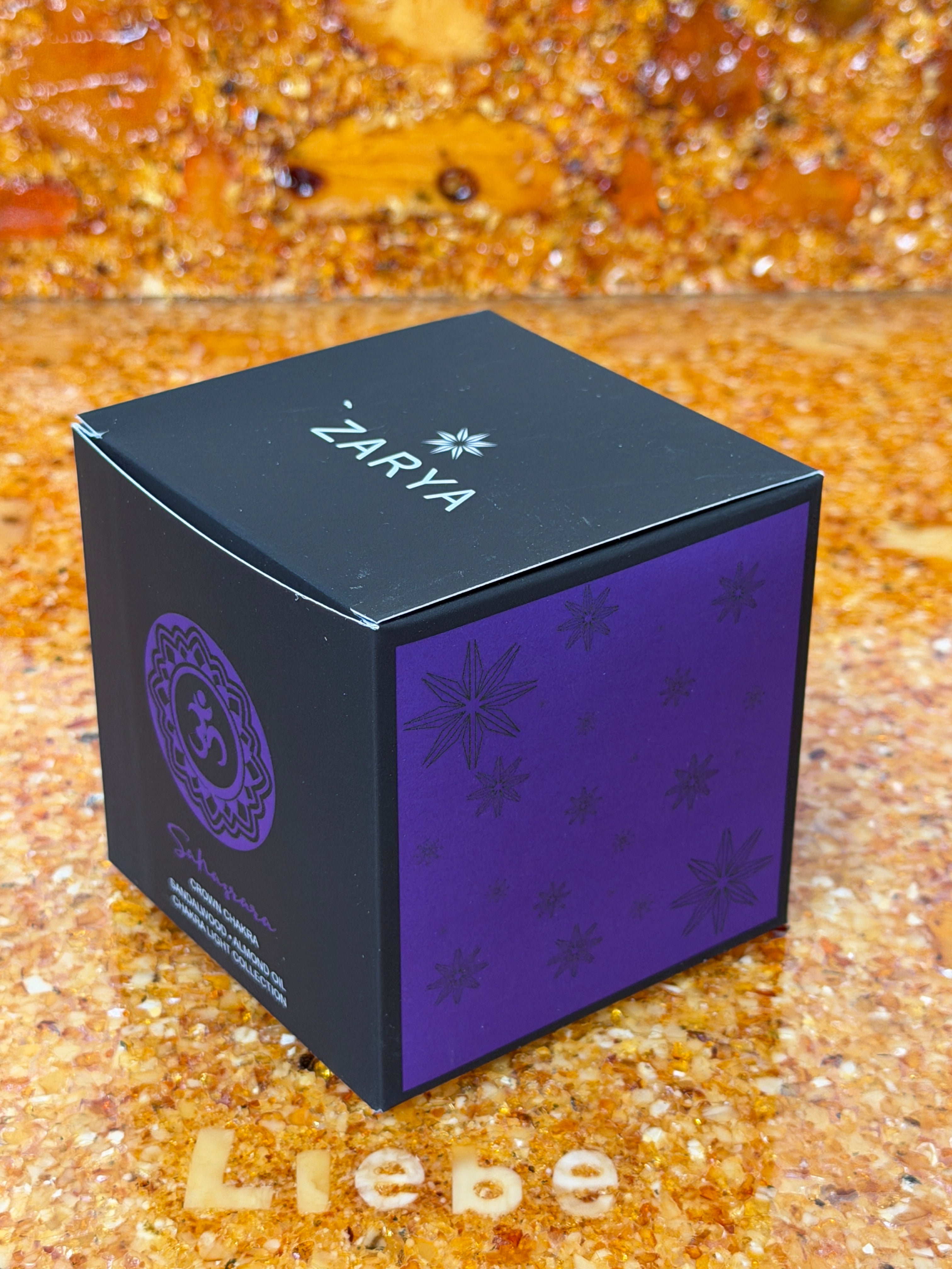 Zarya Chakra Light - 7. Chakra: Sahasrára (Kronenchakra) Kerze - Sandelholz & Edelstein